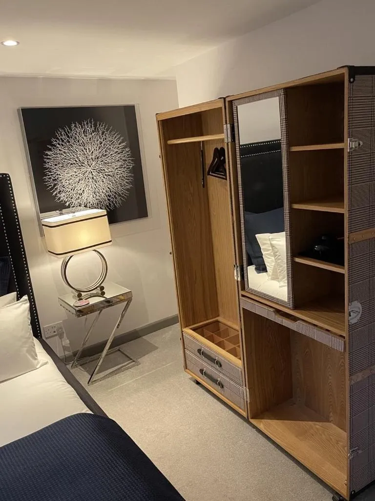 Bedroom, Bed in the kingsbury 7even 8ight