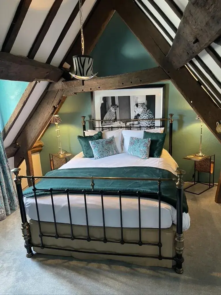 Standard Double with Bath Ensuite in the kingsbury 7even 8ight Standard Double with Bath Ensuite in the kingsbury 7even 8ight