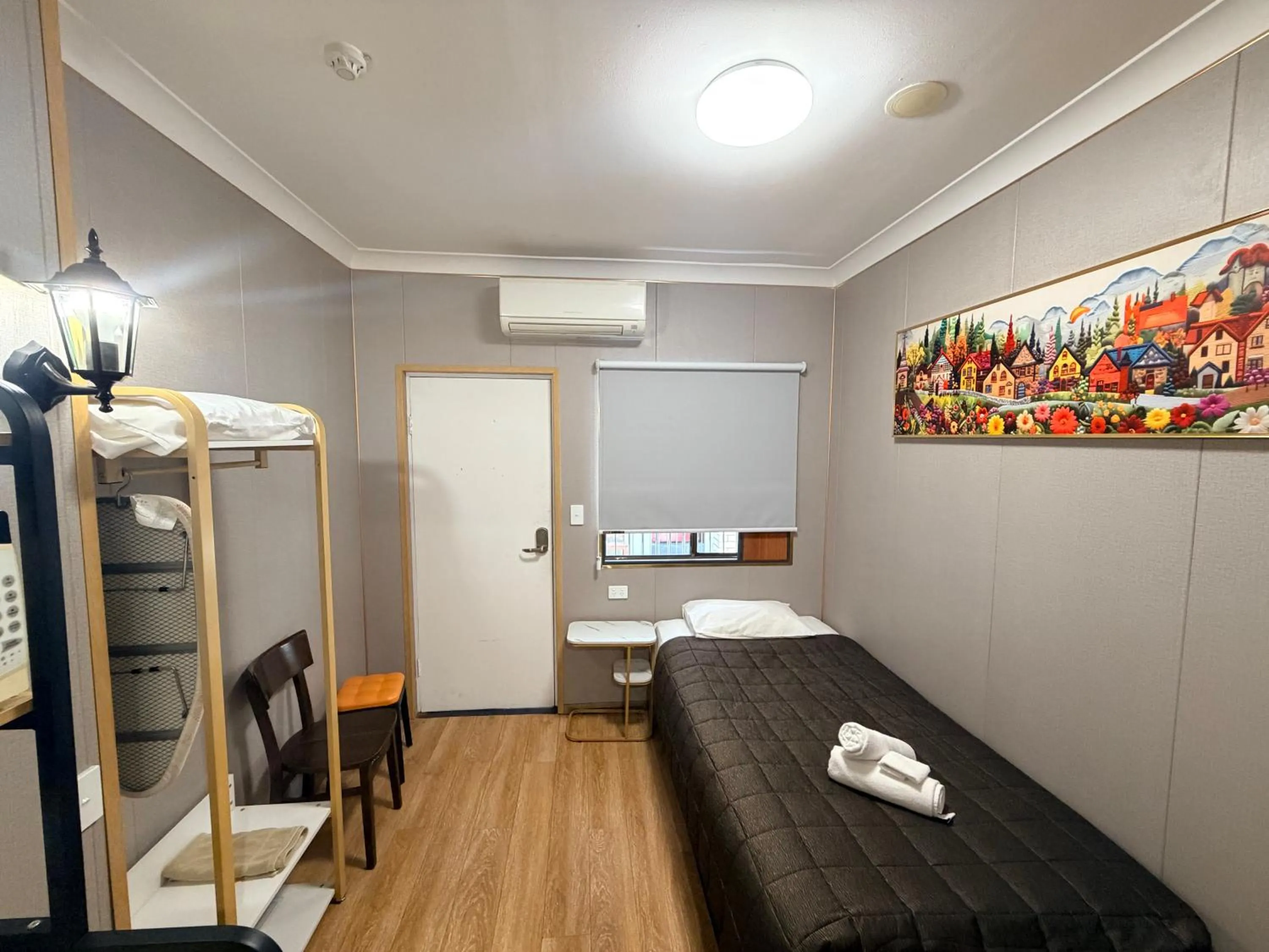 Bed in Alpine Heritage Motel