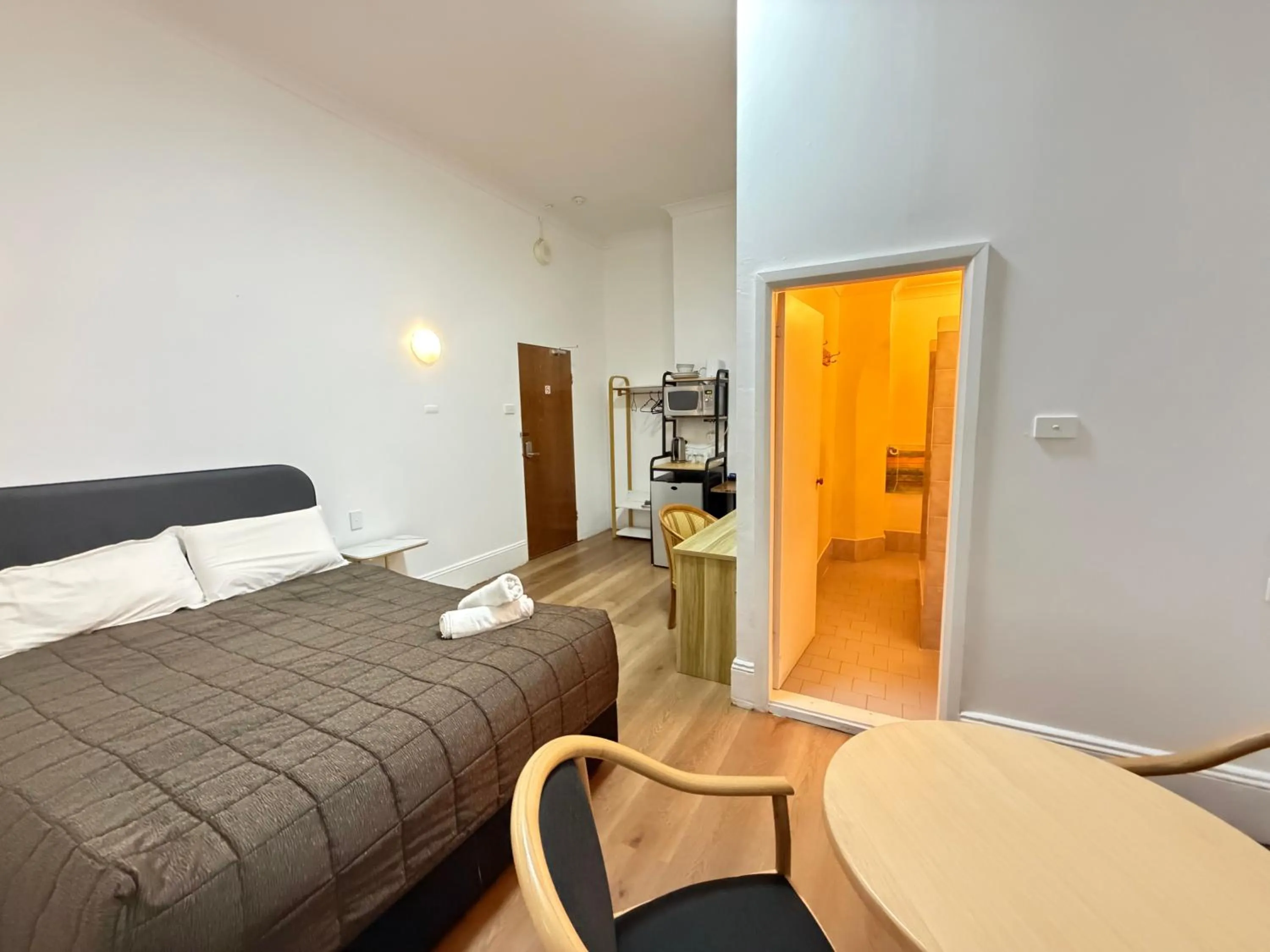 Bed in Alpine Heritage Motel