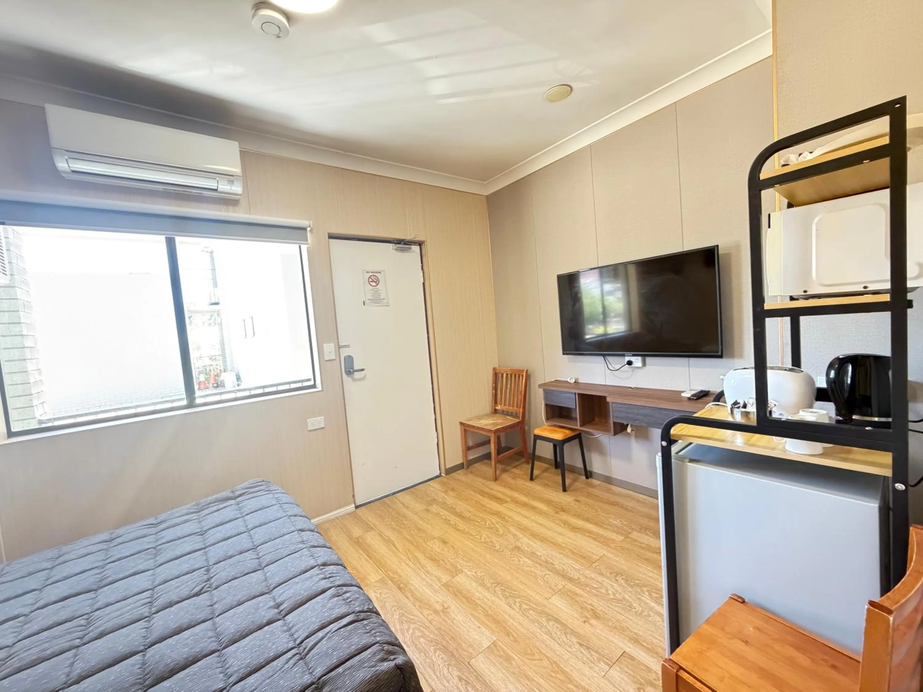 Bed in Alpine Heritage Motel