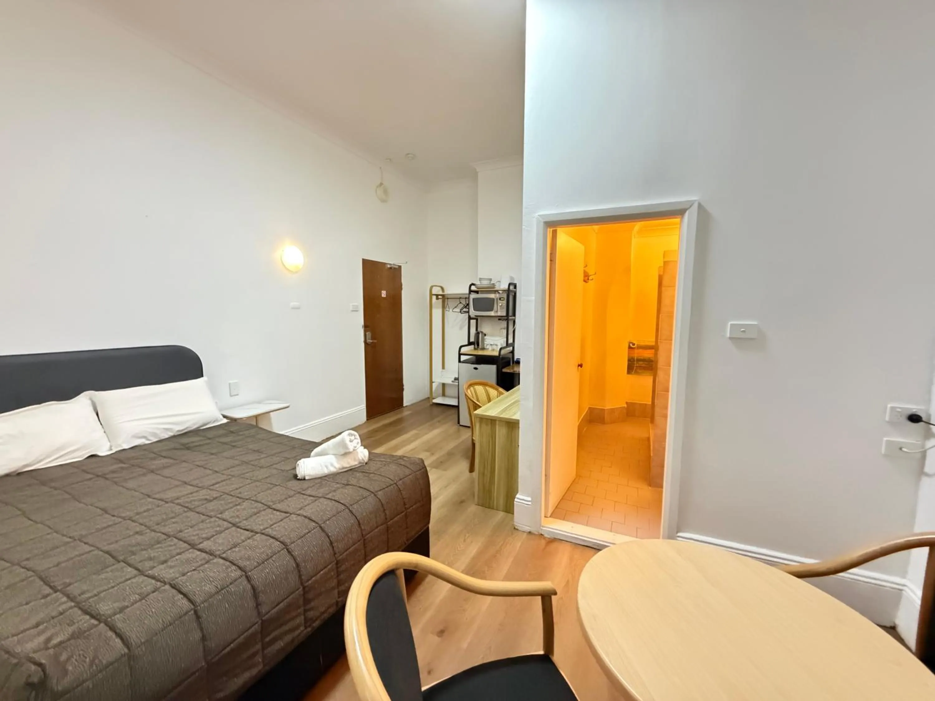 Bed in Alpine Heritage Motel