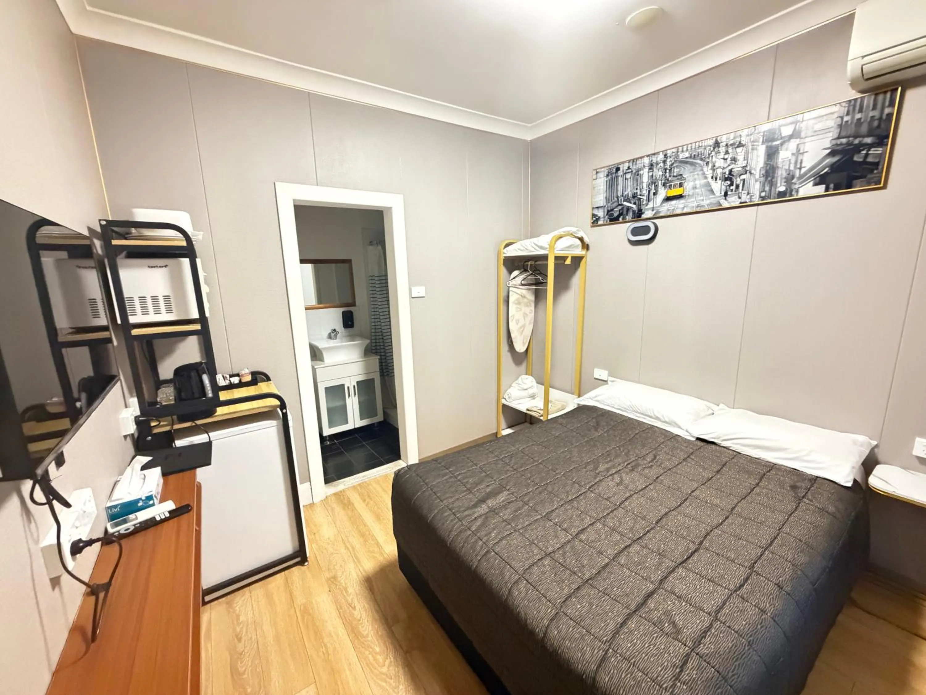 Bed in Alpine Heritage Motel