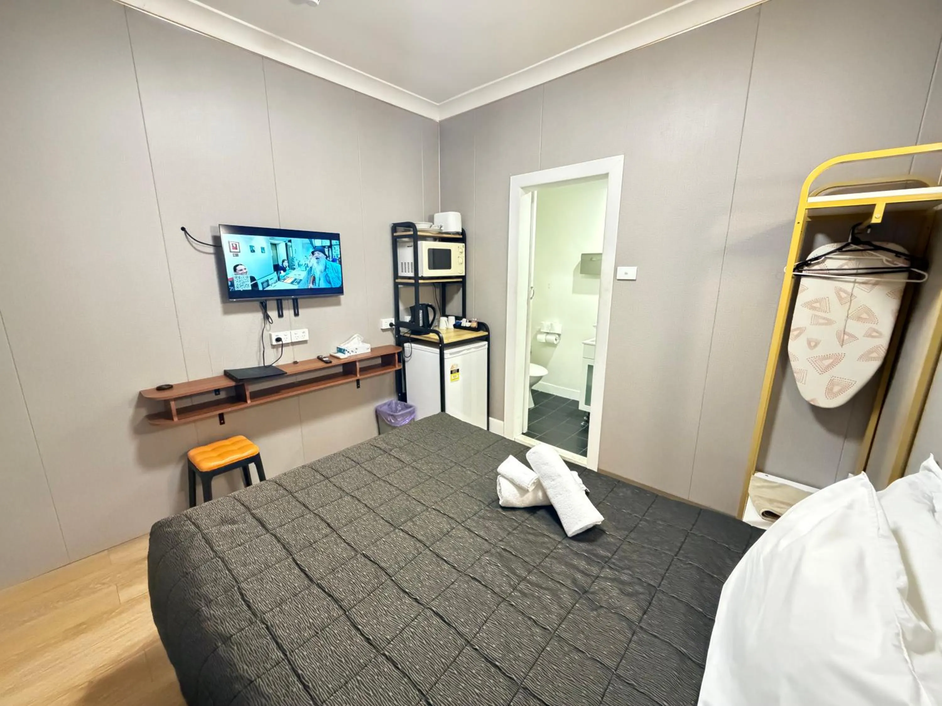 Bed in Alpine Heritage Motel