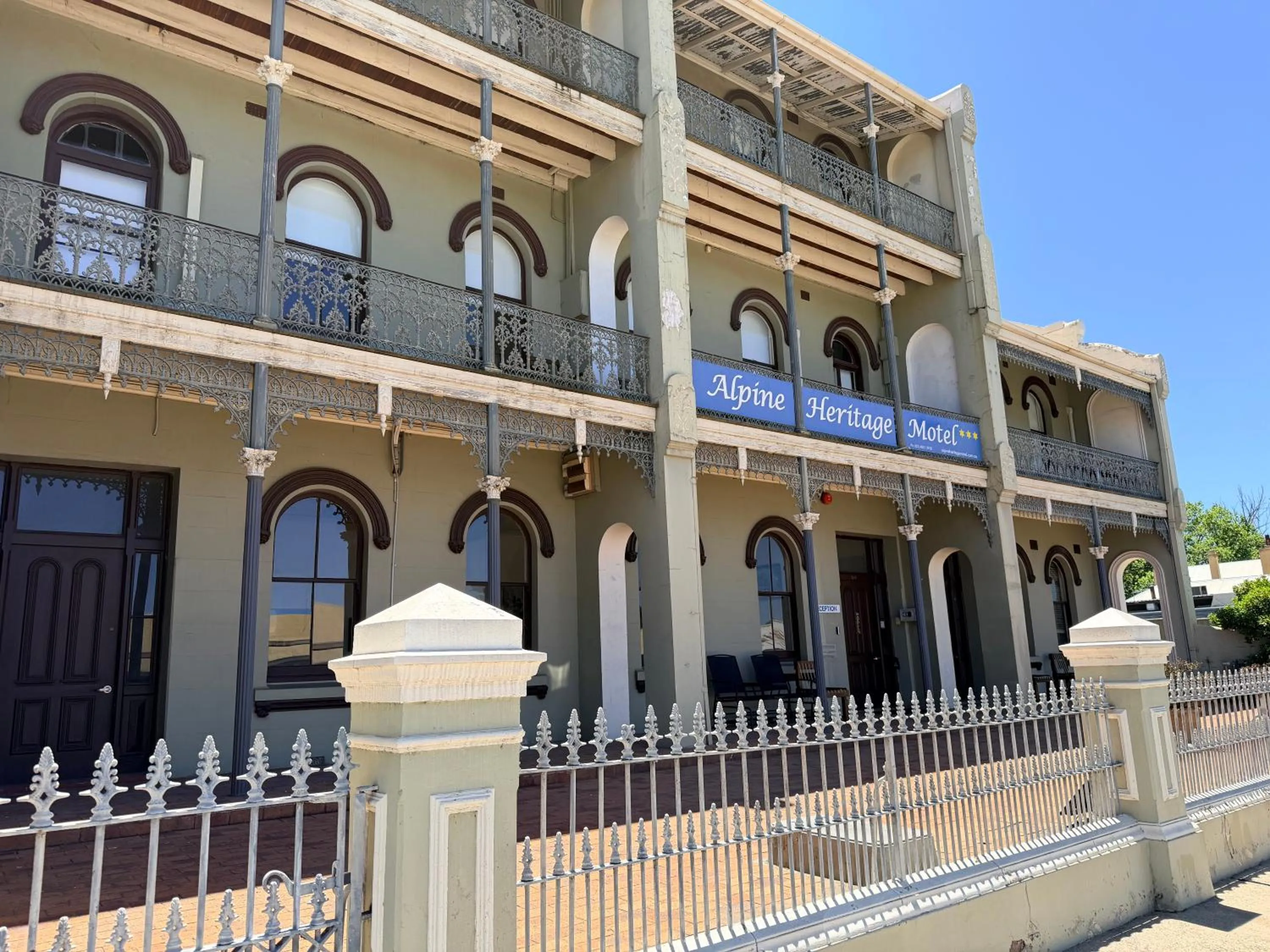 Property building in Alpine Heritage Motel