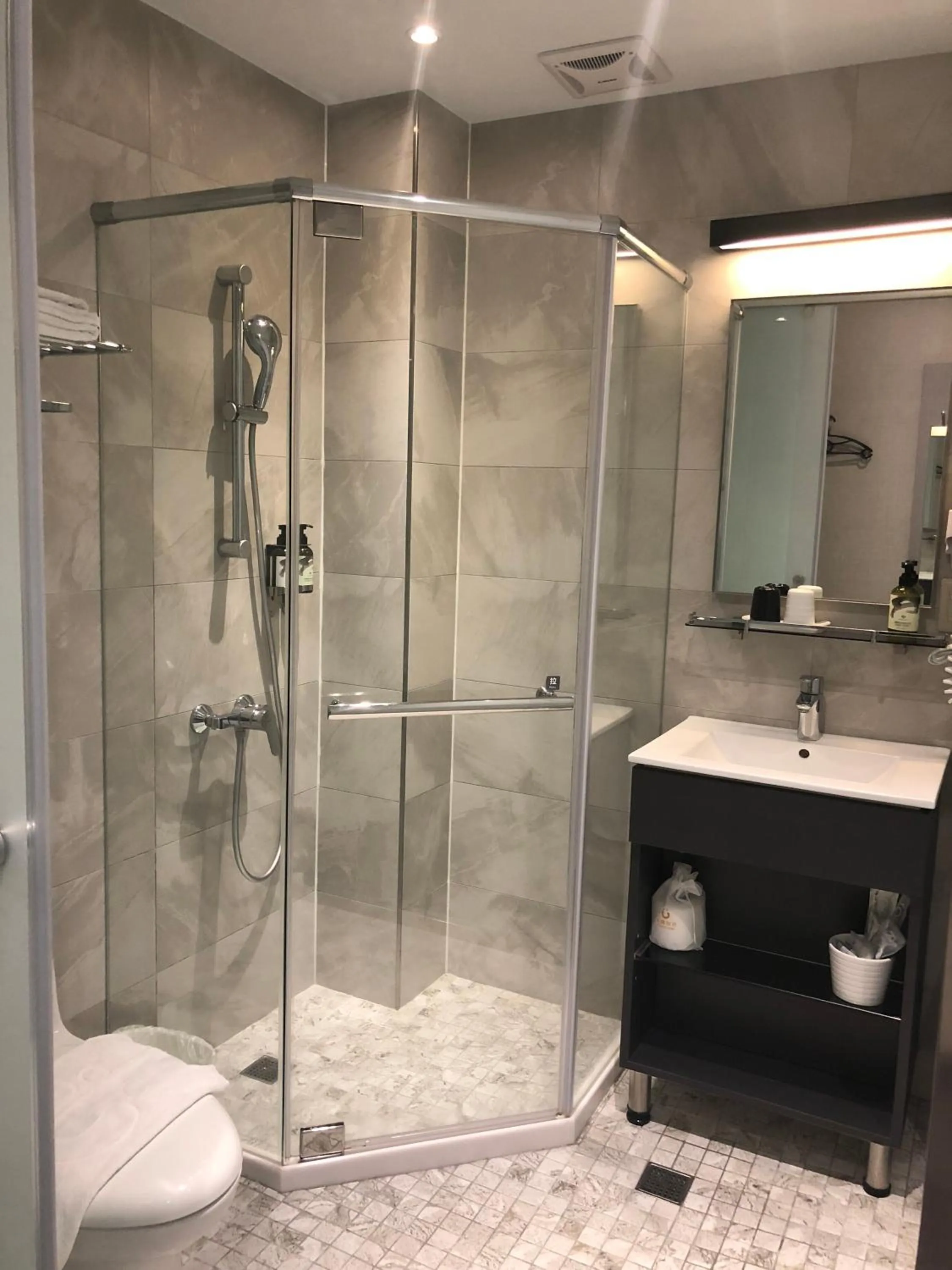 Shower in Cityinn Hotel Taipei Station Branch I