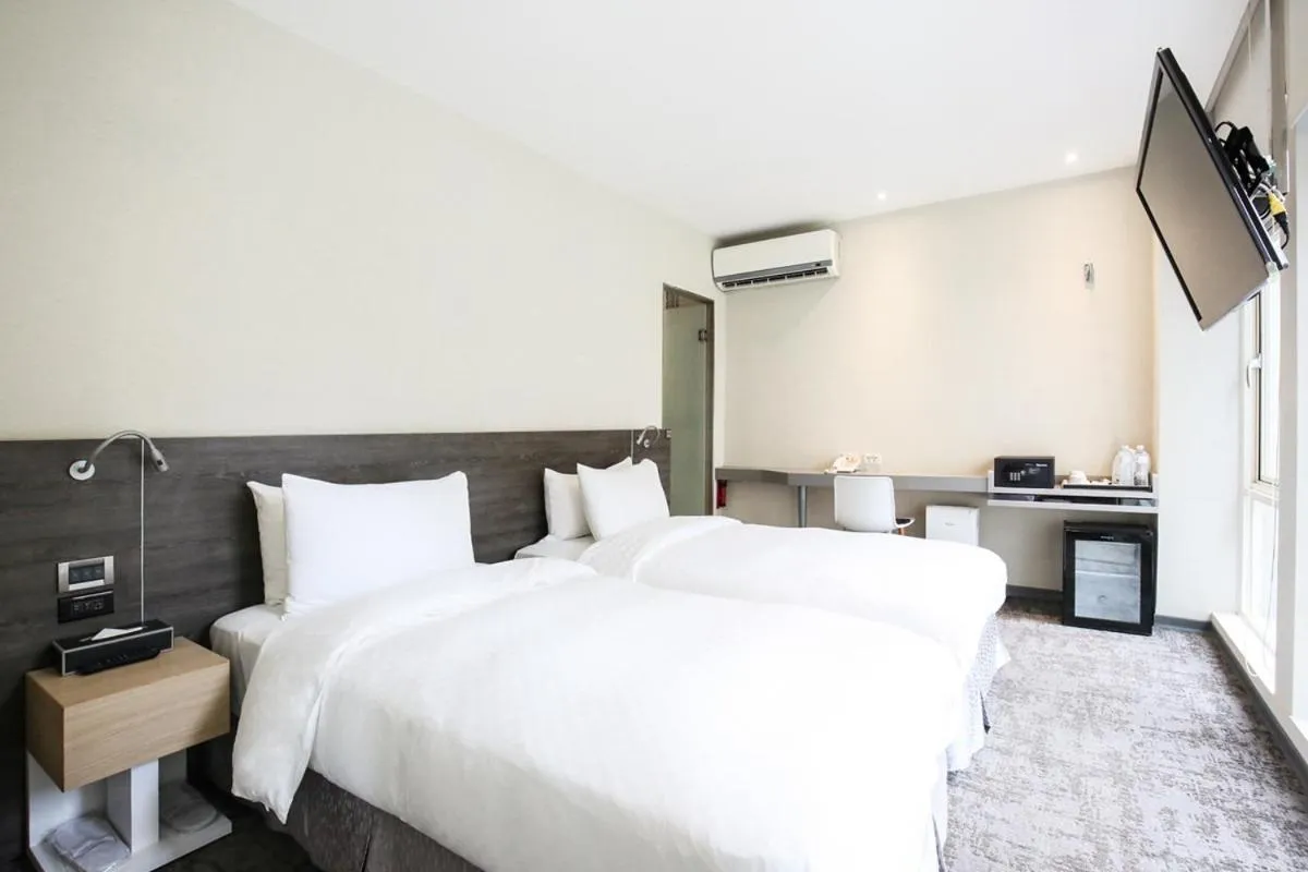 Photo of the whole room, Bed in Cityinn Hotel Taipei Station Branch I
