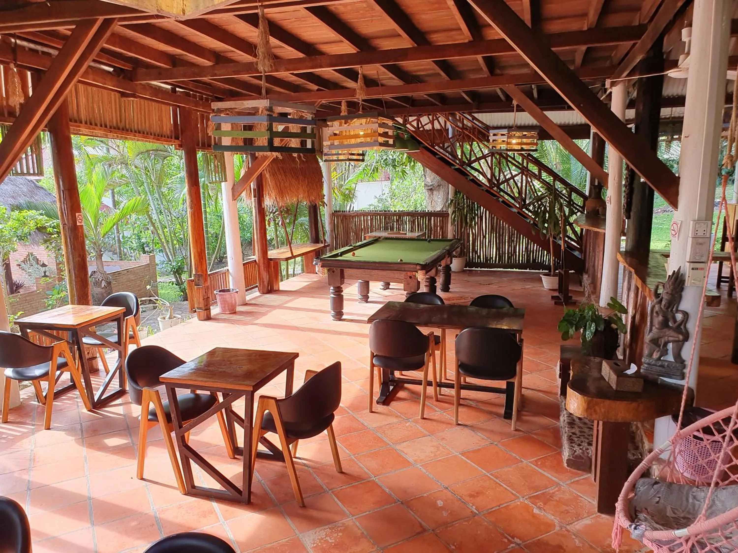 Restaurant/places to eat in Kep Lodge