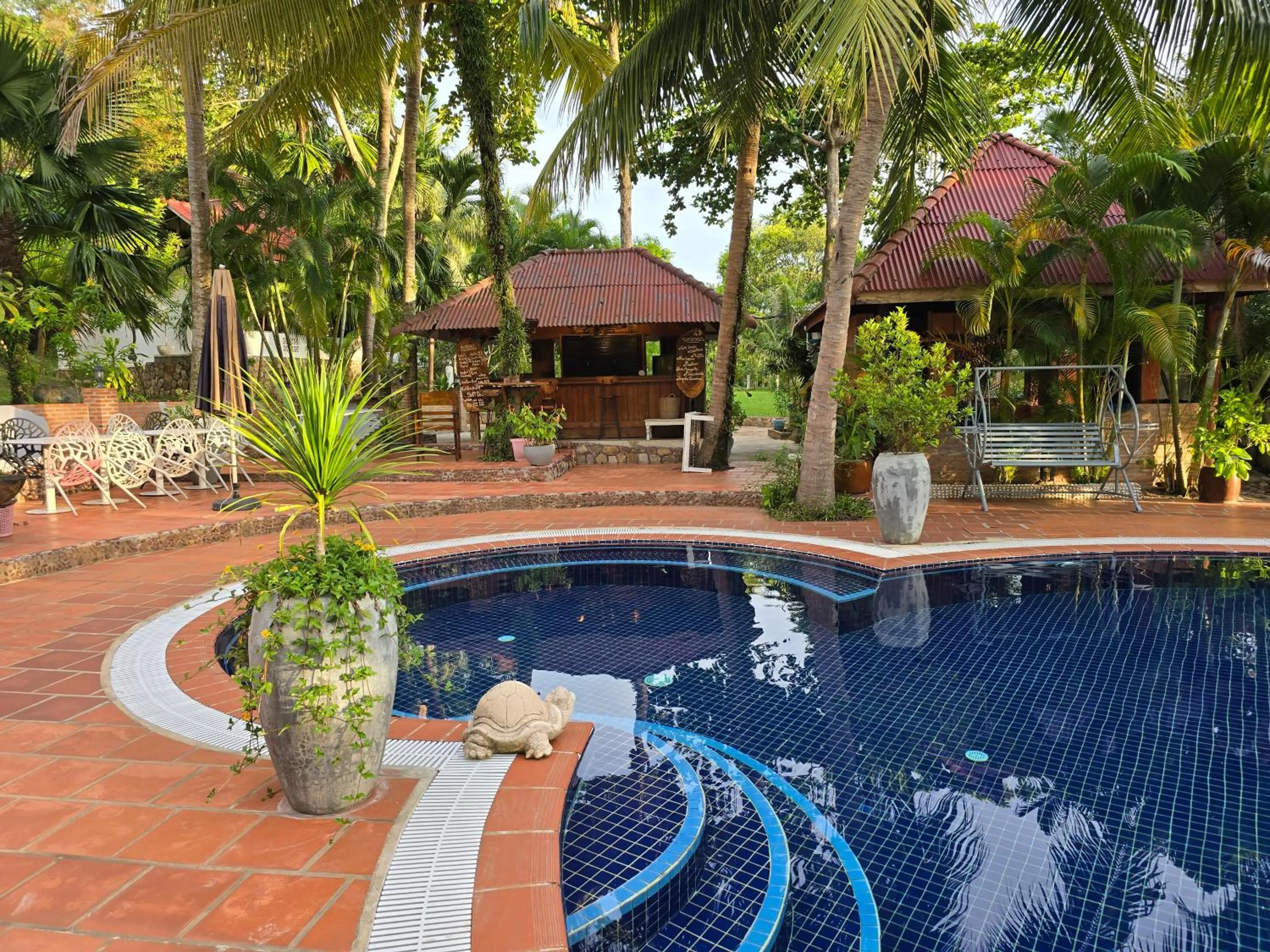 Swimming pool in Kep Lodge