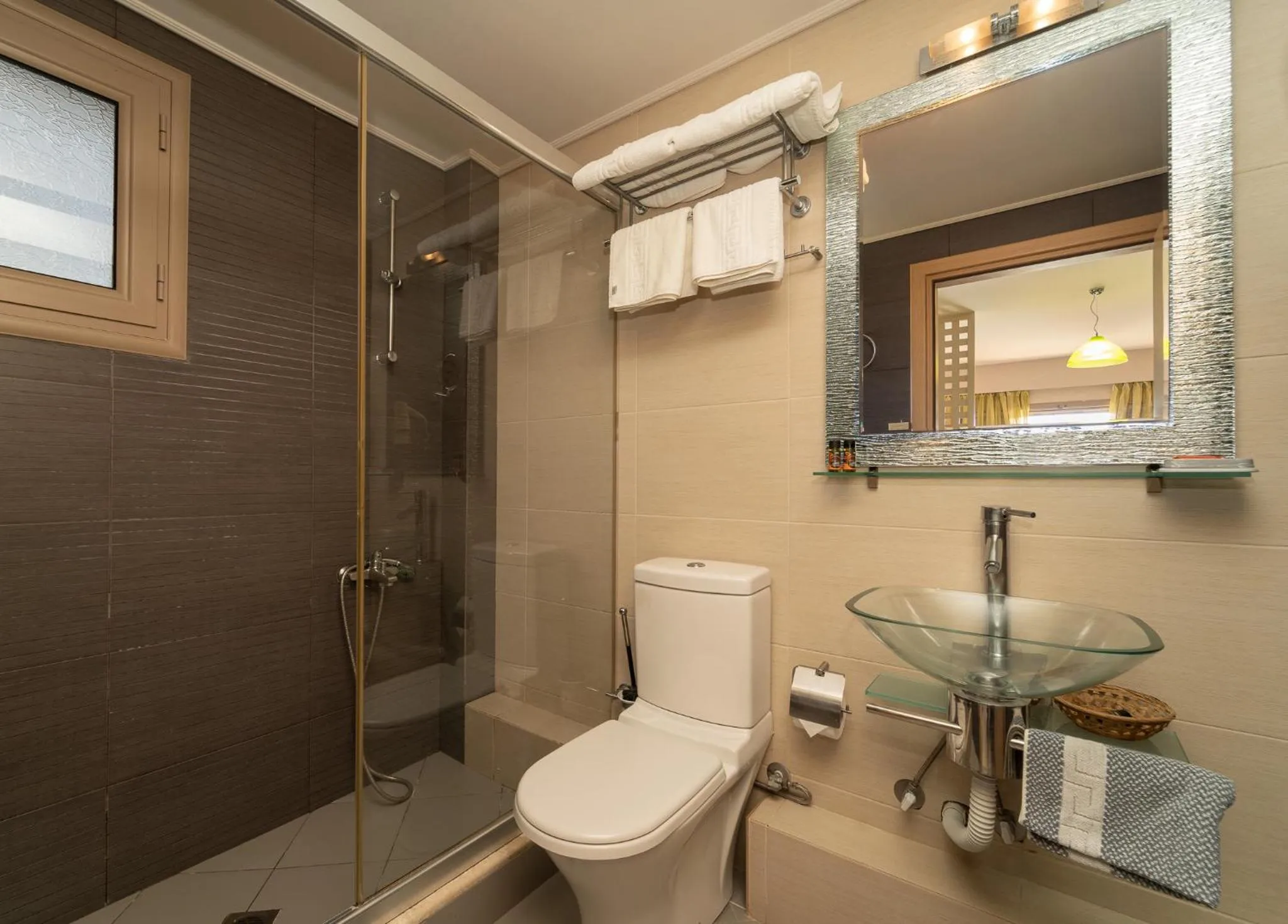 Toilet in Tsokas Hotel