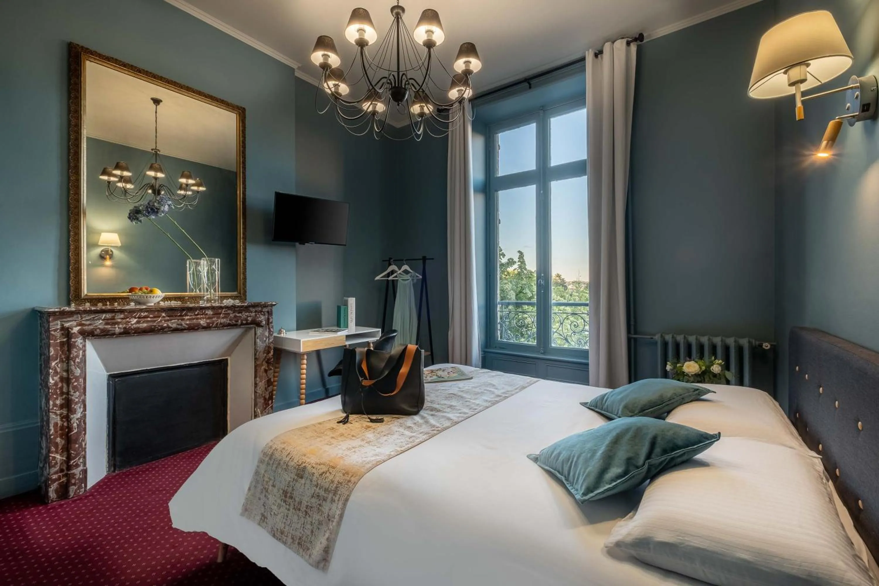 Bedroom, Bed in Hôtel de Paris