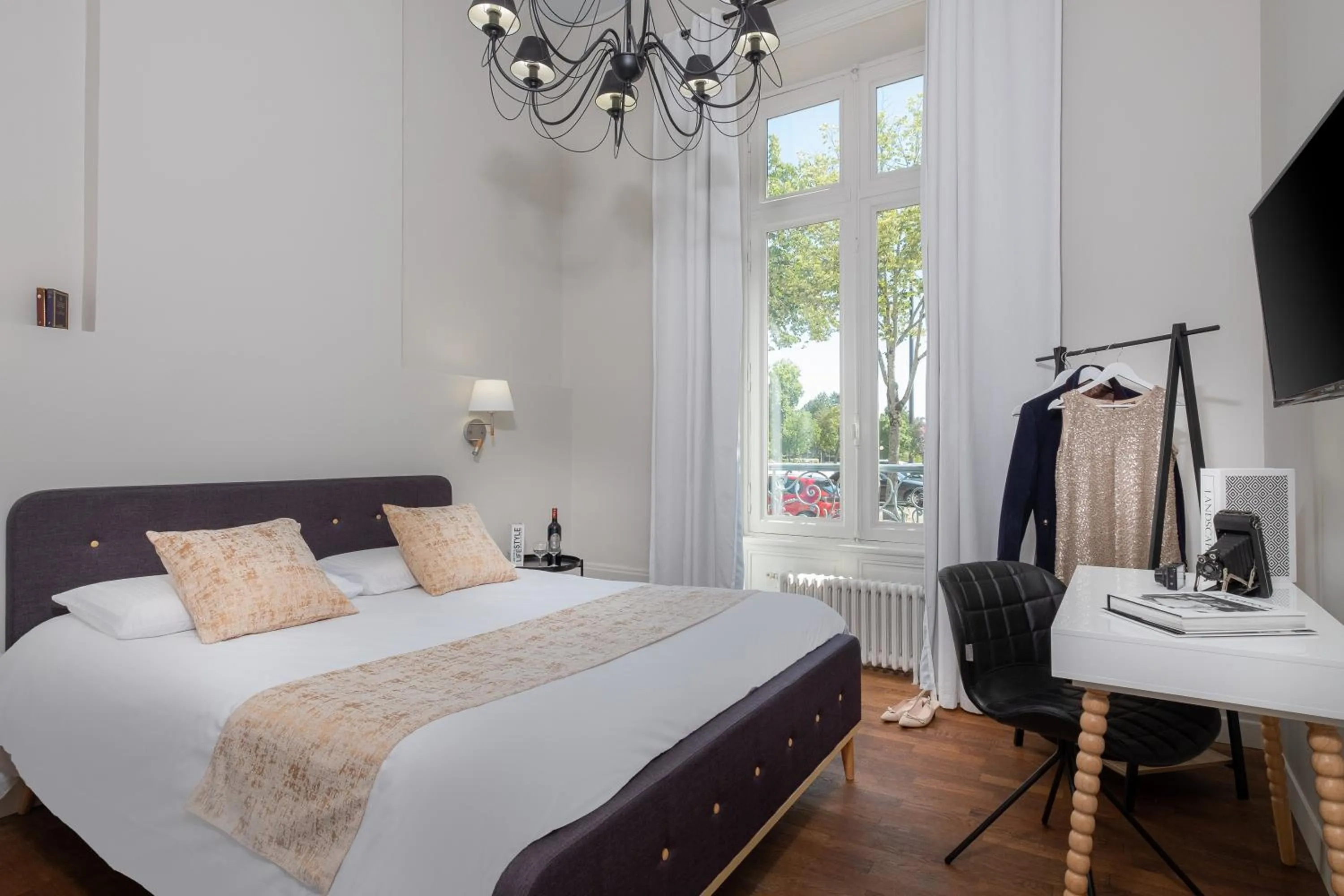 Bedroom, Bed in Hôtel de Paris