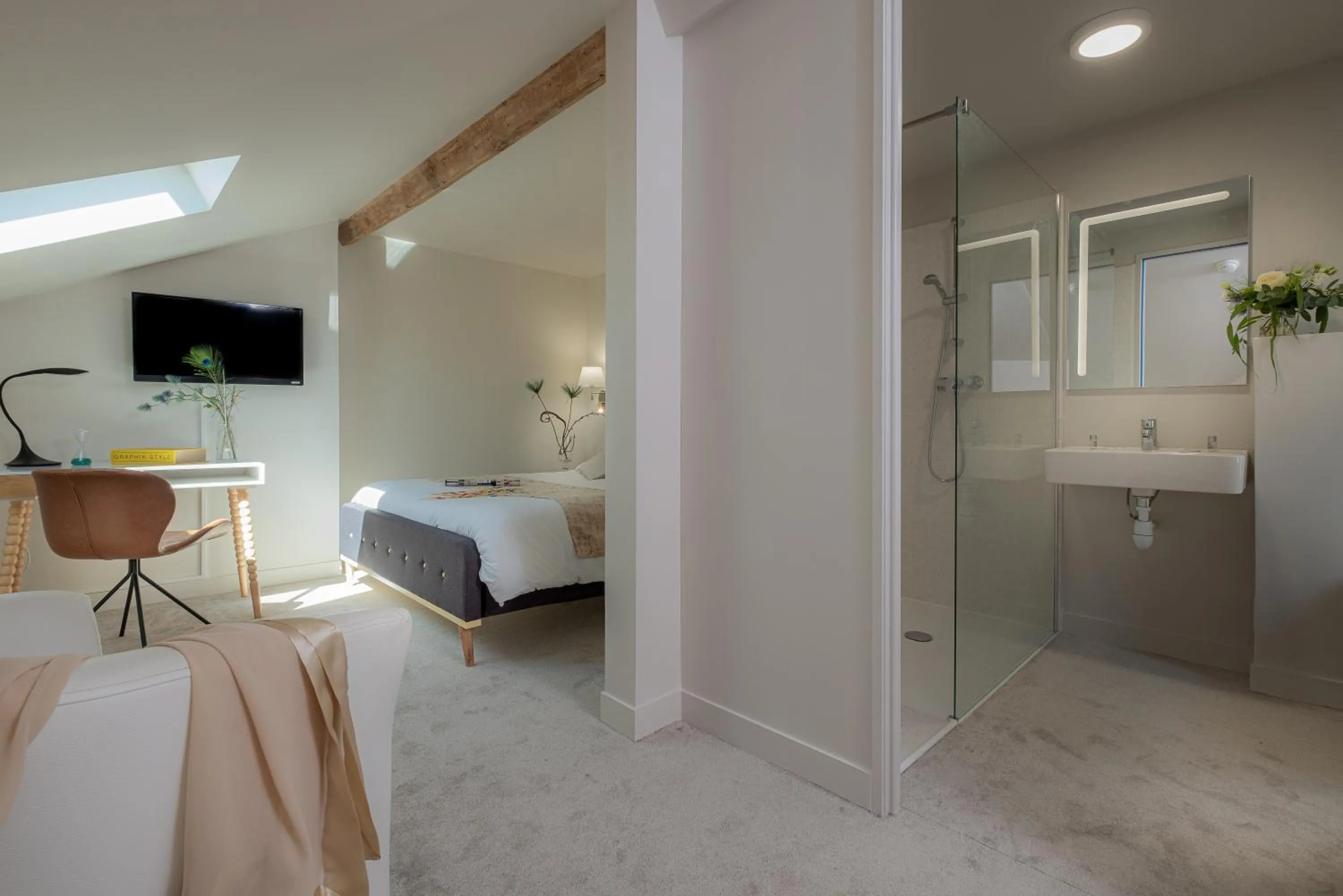 Bedroom, Bed in Hôtel de Paris