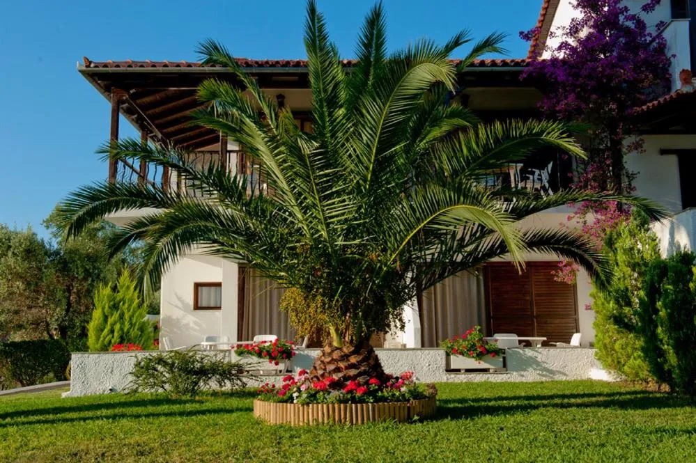 Property building in Villa Anna Maria