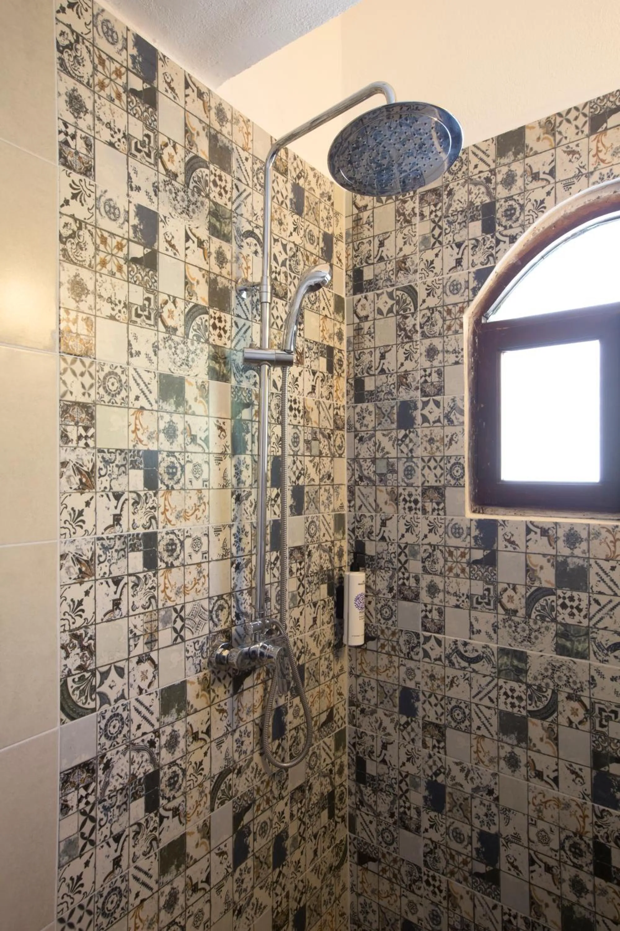 Shower in Hotel Kastri