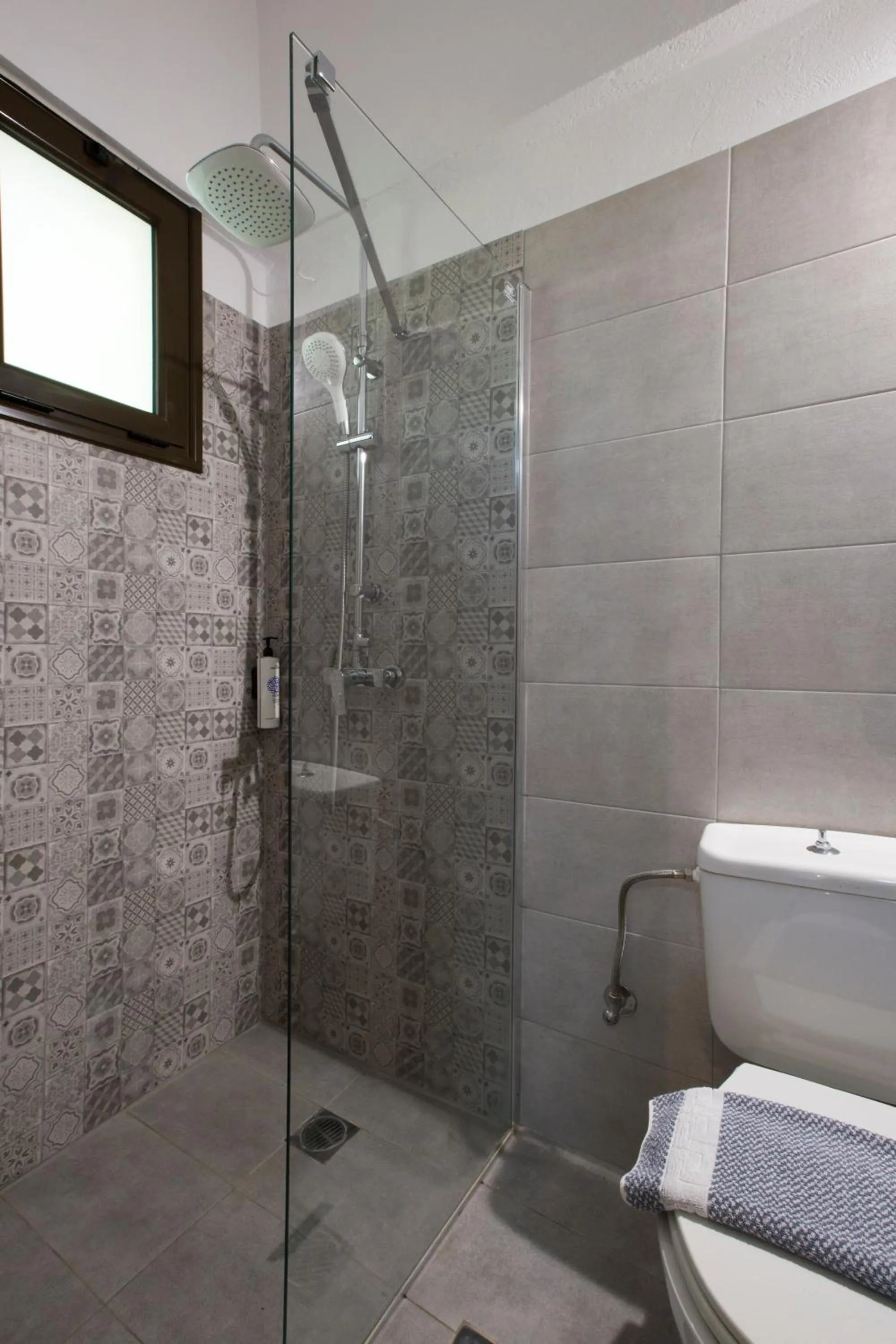Shower in Hotel Kastri