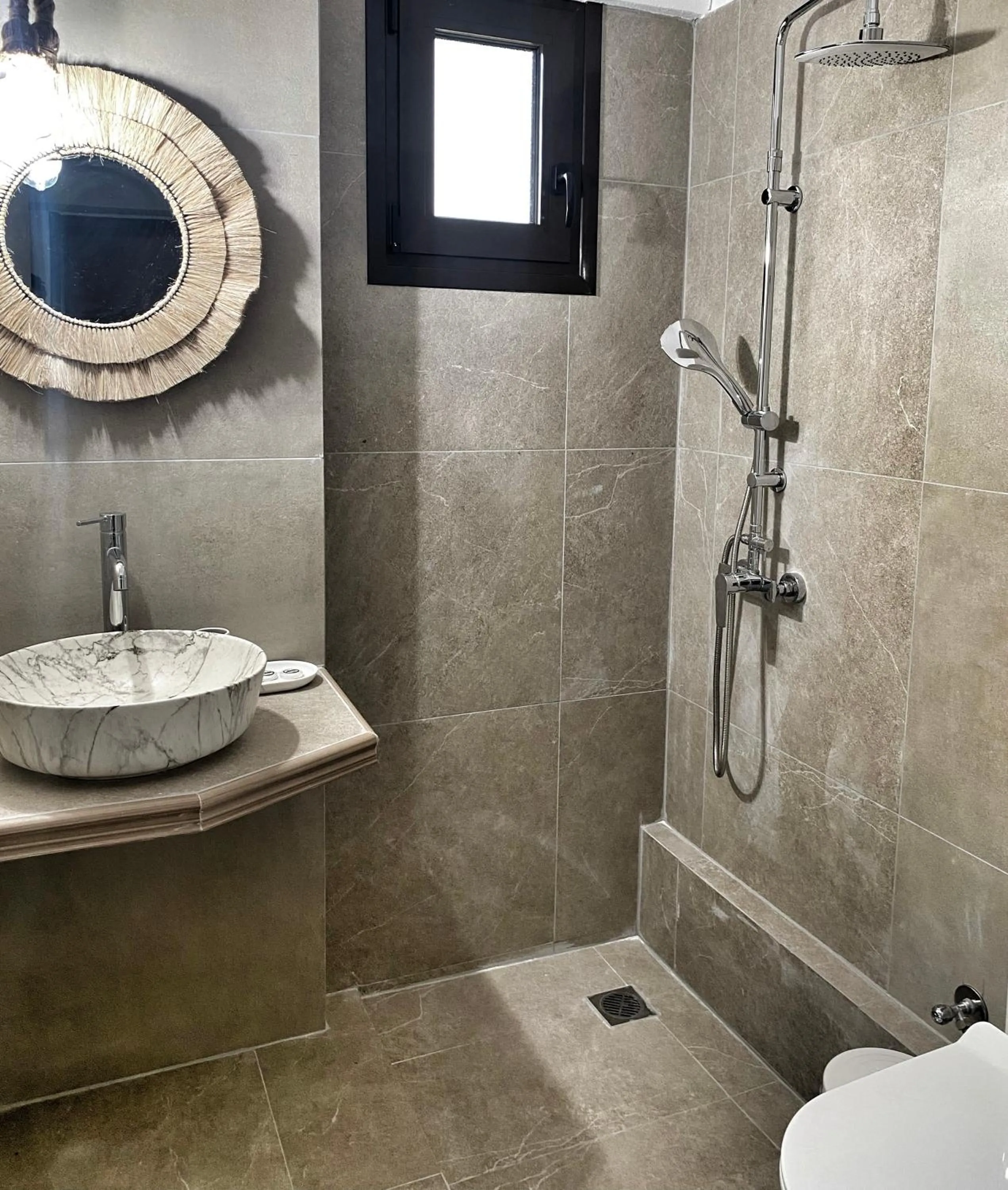 Shower in Hotel Kastri