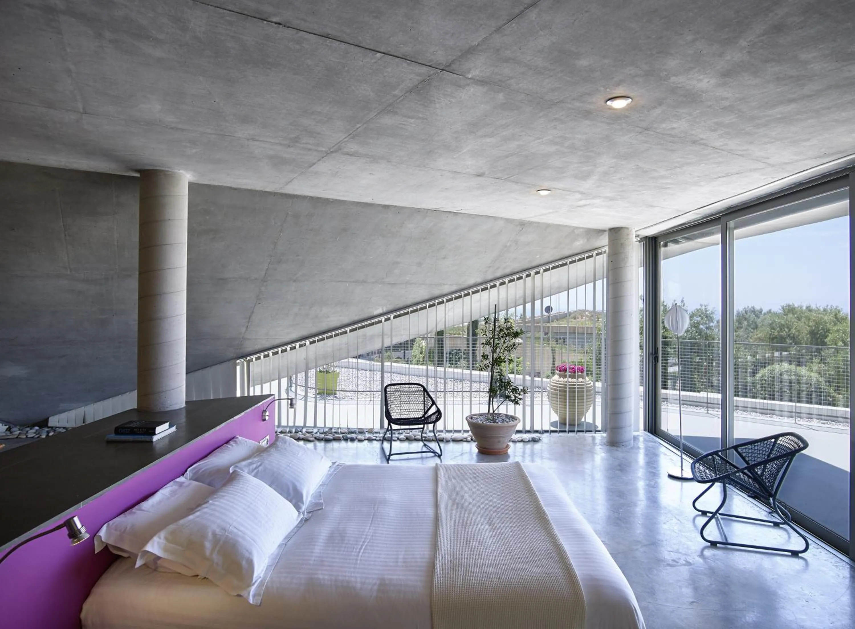 Bed in Leivatho Hotel