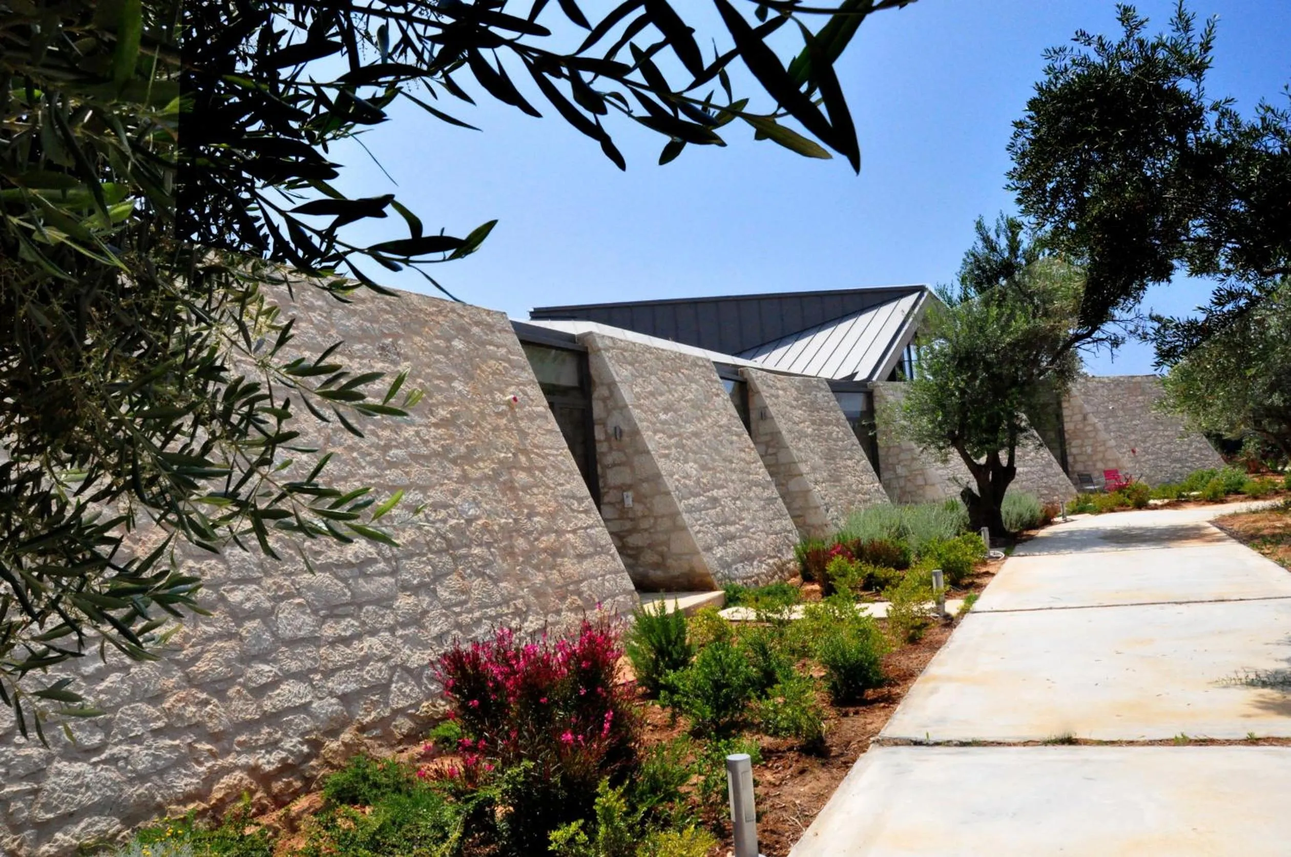 Facade/entrance in Leivatho Hotel