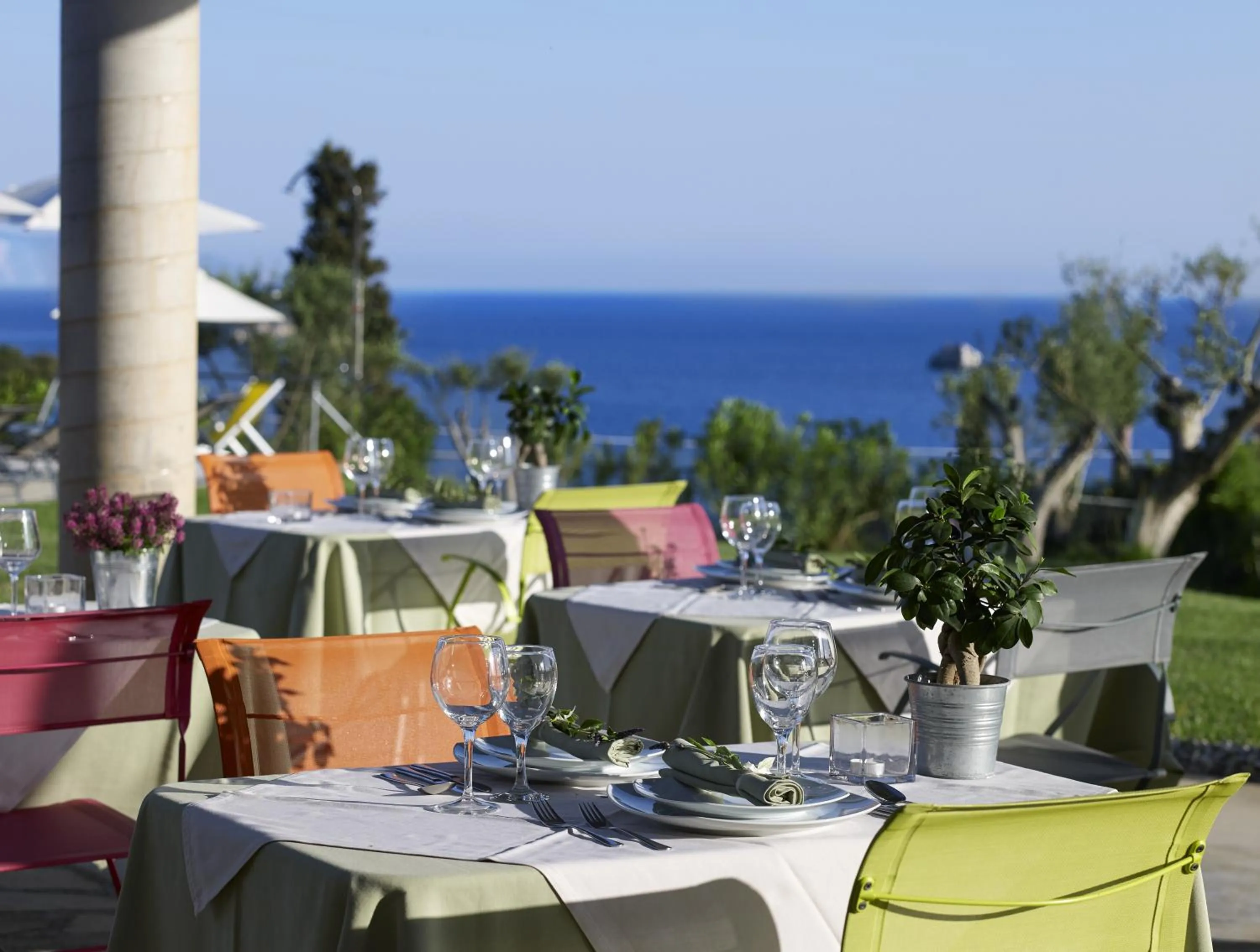 Restaurant/places to eat in Leivatho Hotel