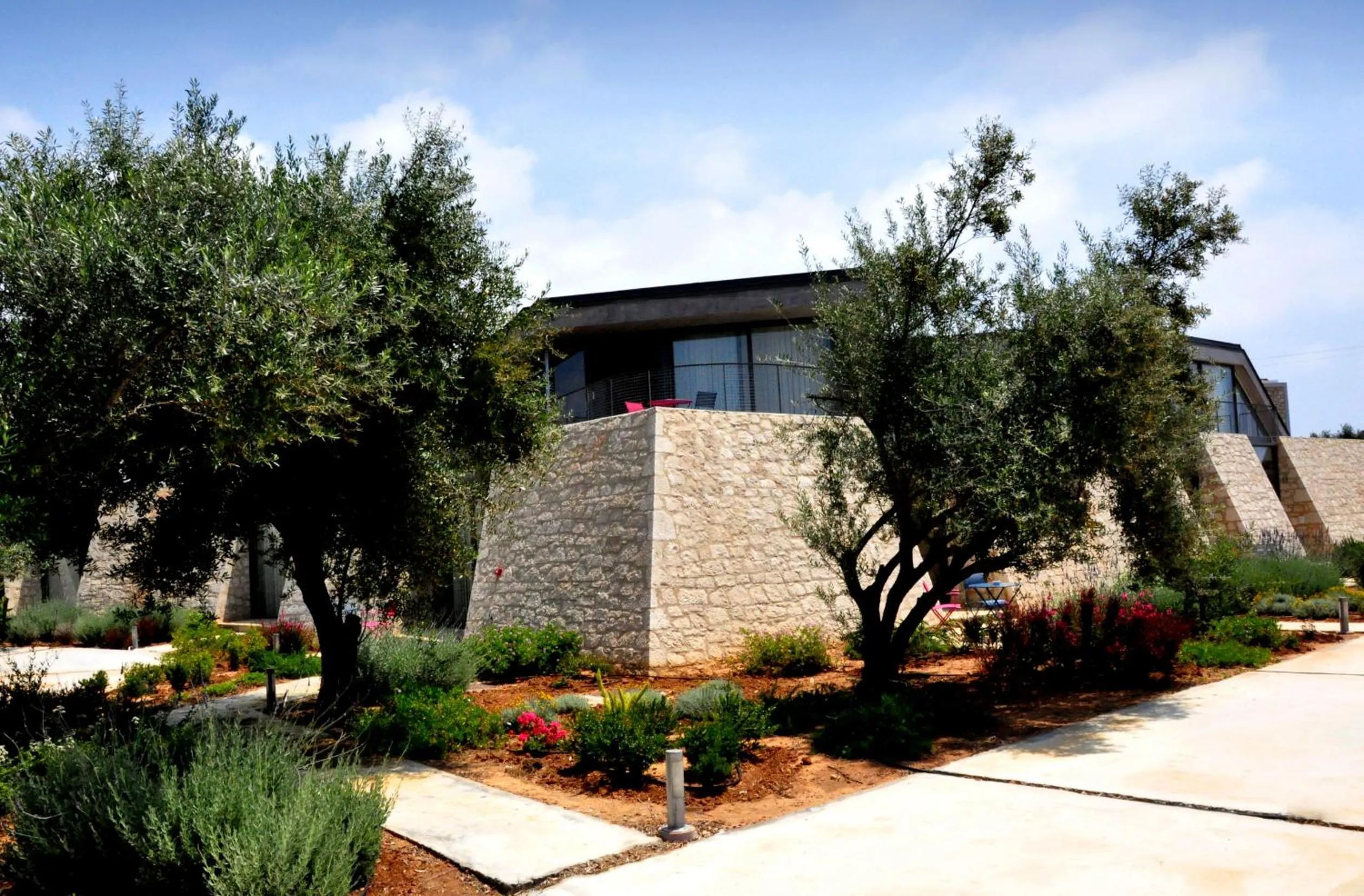 Facade/entrance in Leivatho Hotel