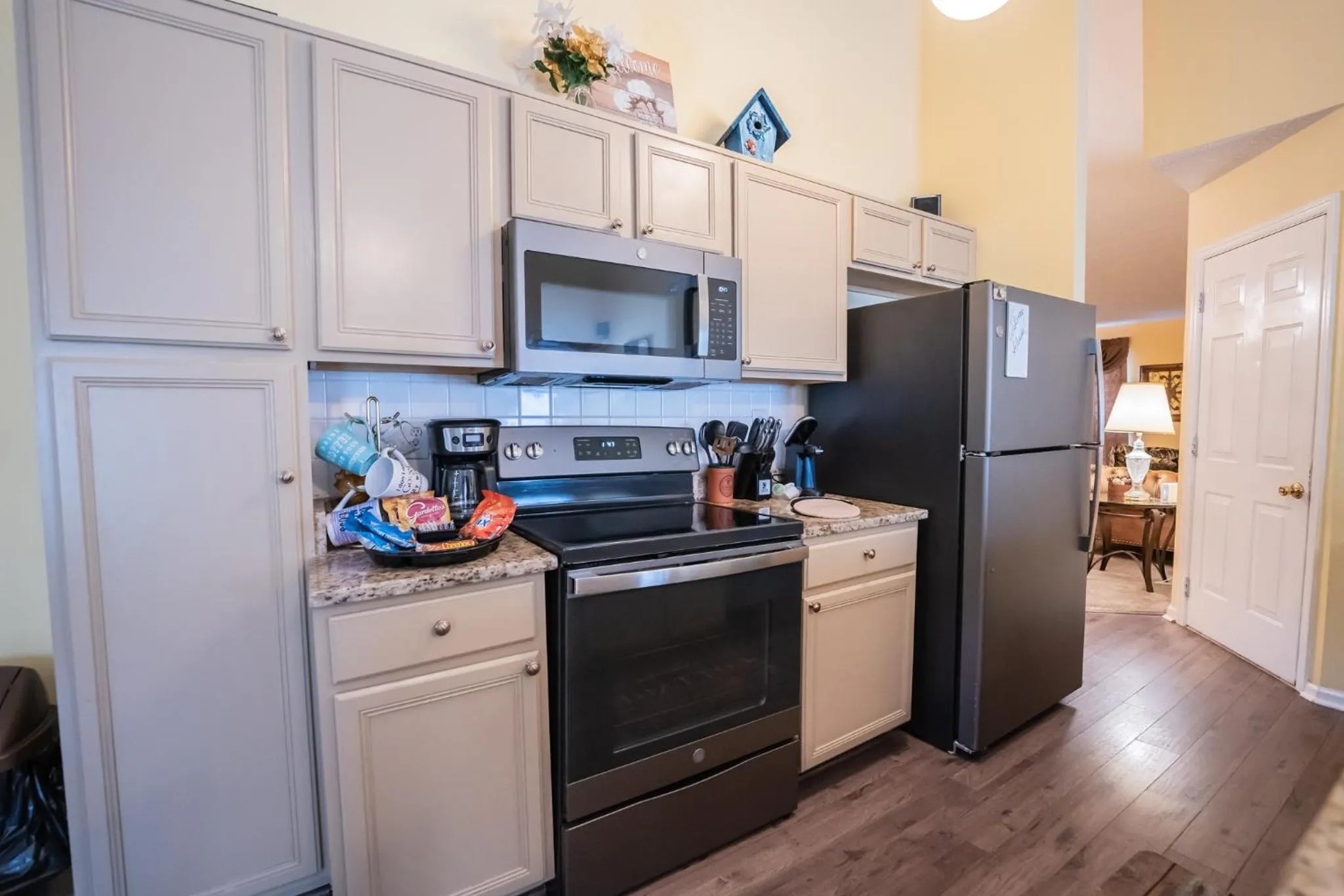 stove in K & C Mountain View Cottage