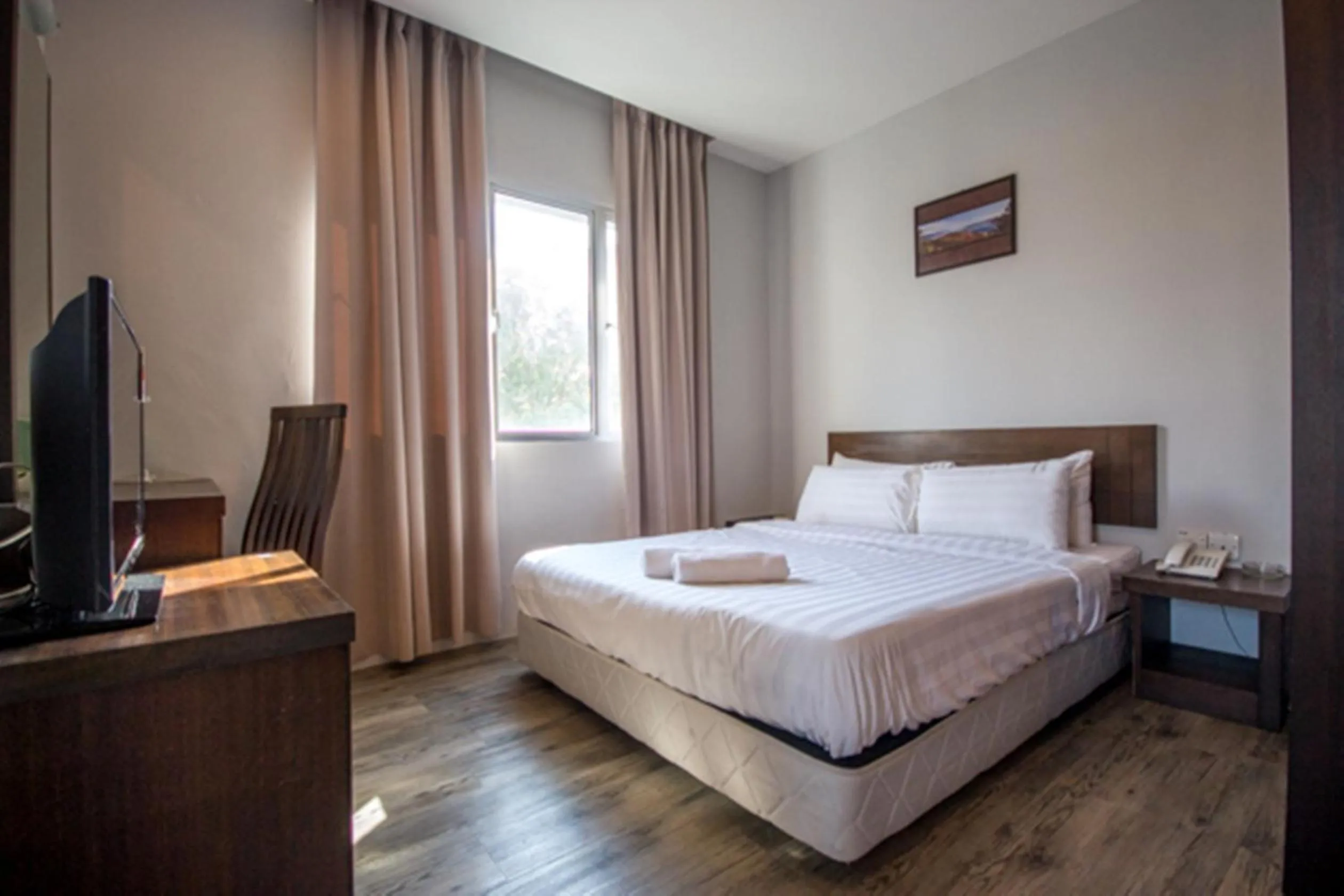 Photo of the whole room, Bed in Chariton Hotel Butterworth