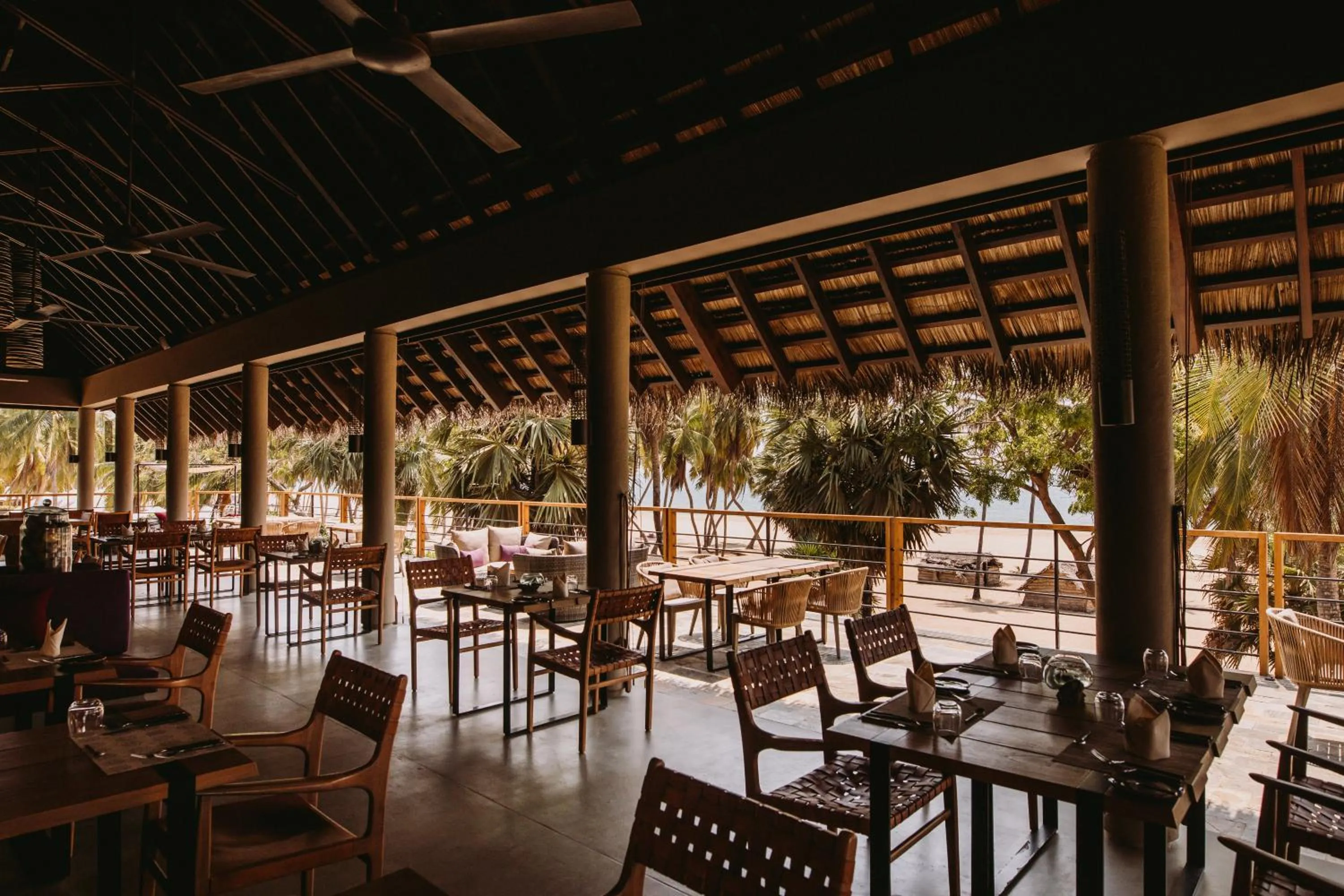 Restaurant/places to eat in Karpaha Sands