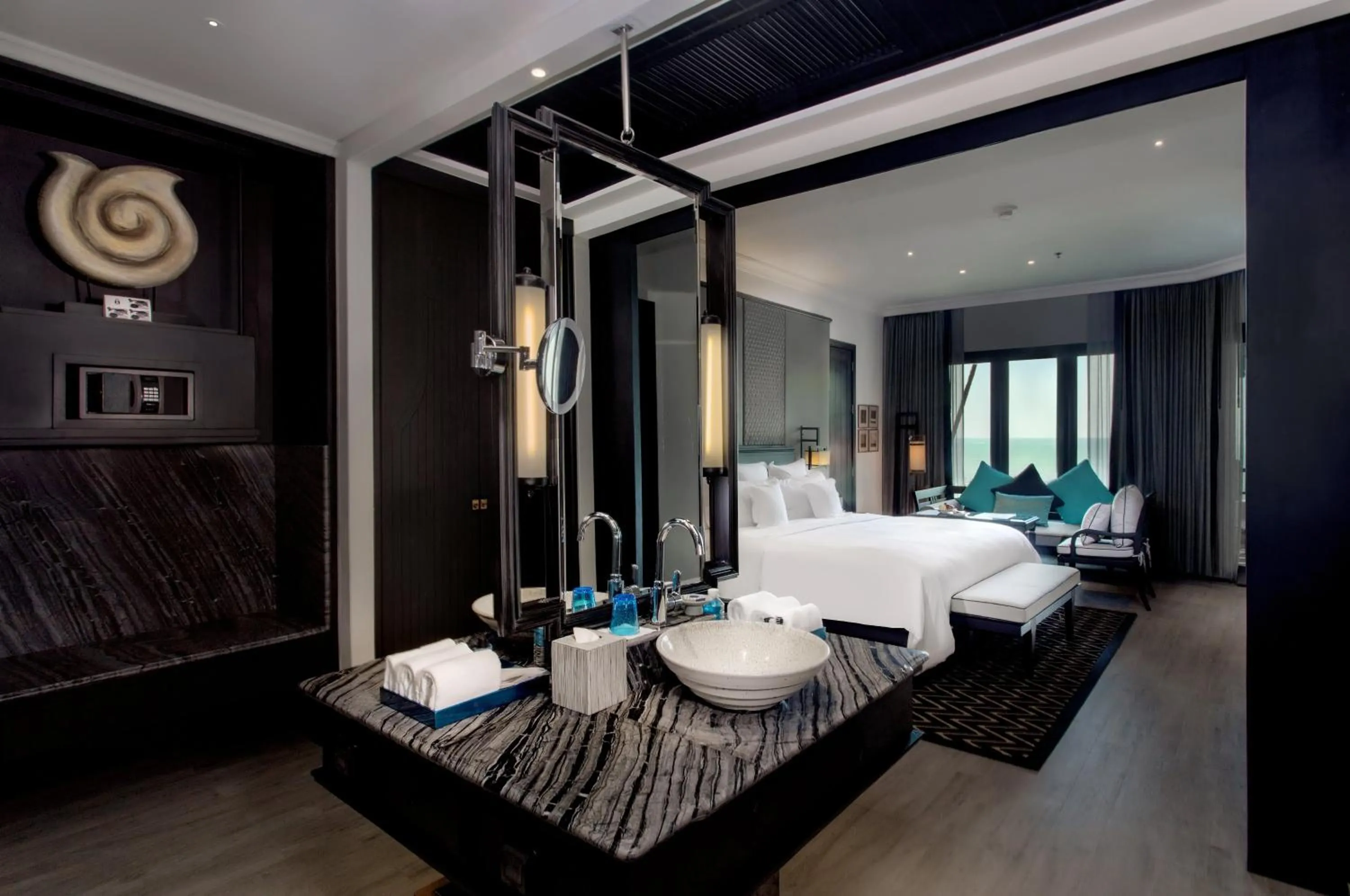 Bathroom, Bed in InterContinental Pattaya Resort by IHG
