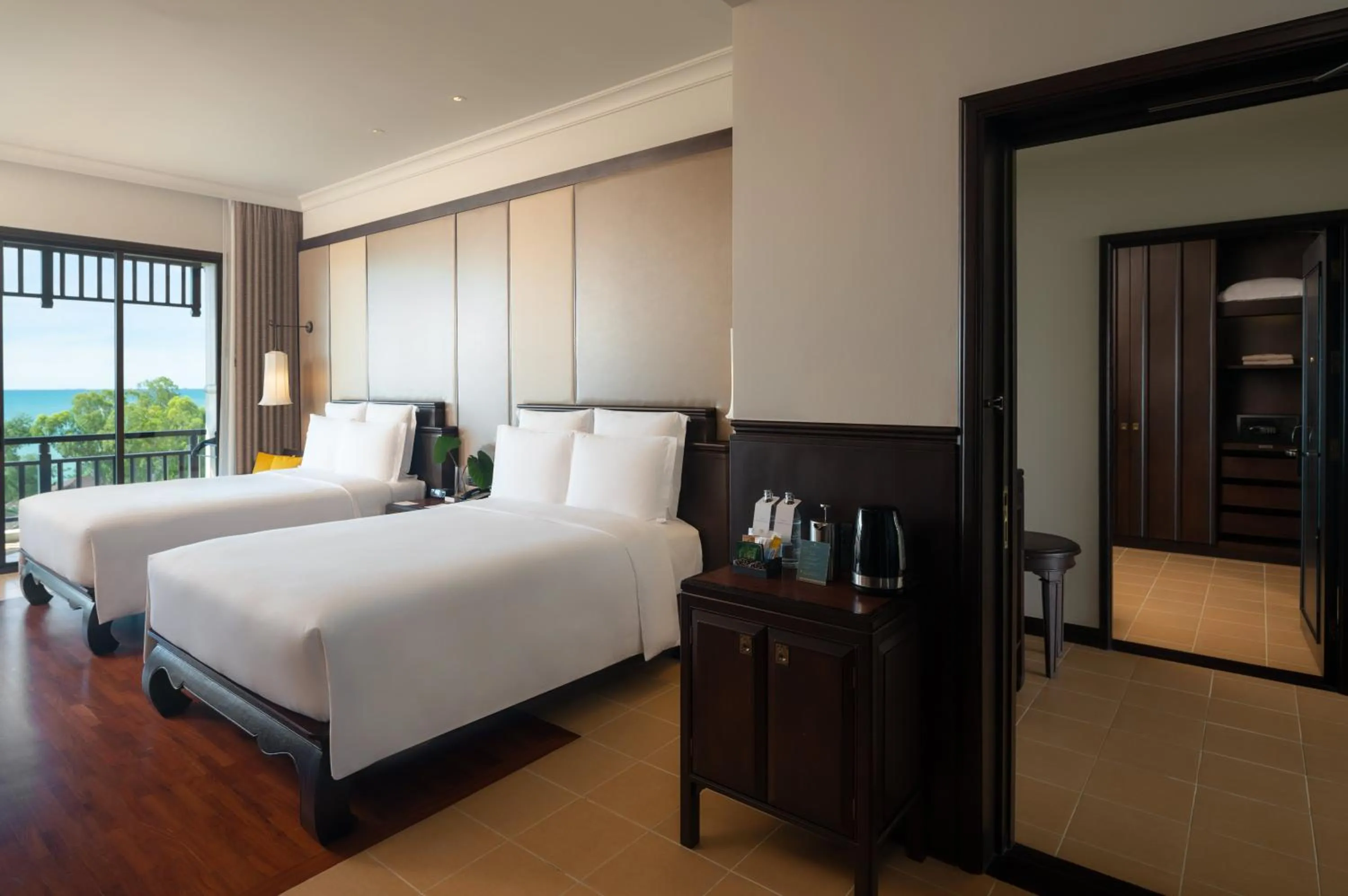 Photo of the whole room, Bed in InterContinental Pattaya Resort by IHG