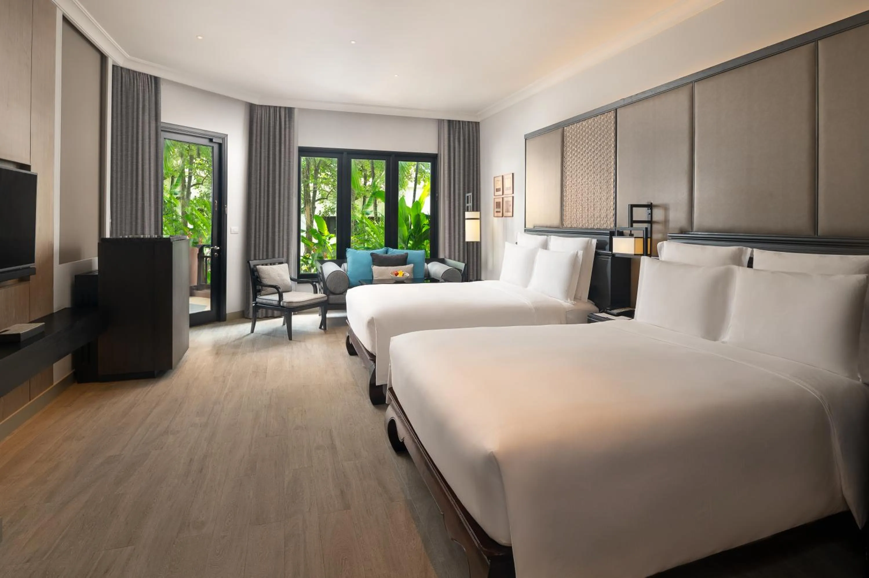 Bed in InterContinental Pattaya Resort by IHG