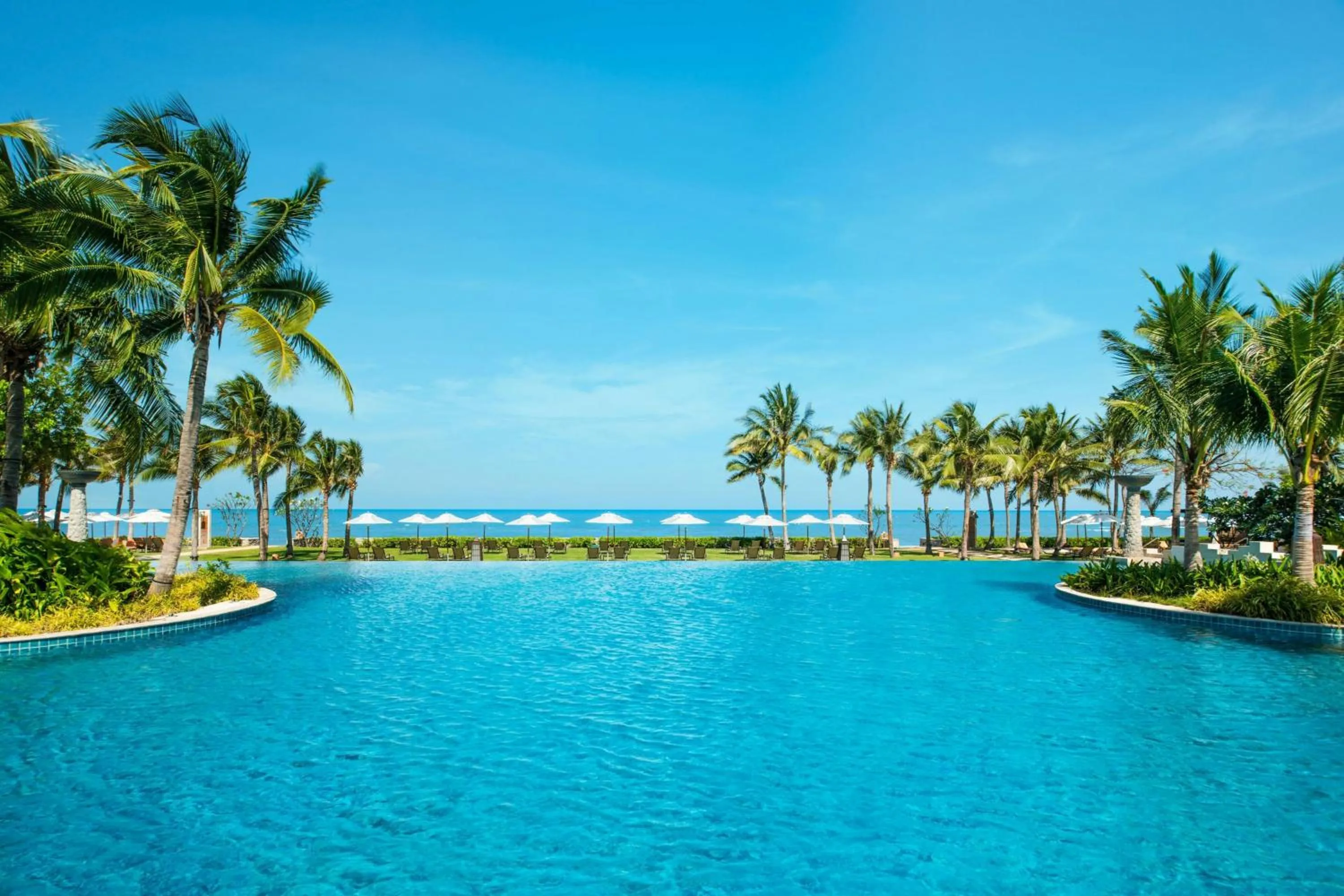 Swimming pool in Sheraton Hua Hin Resort & Spa