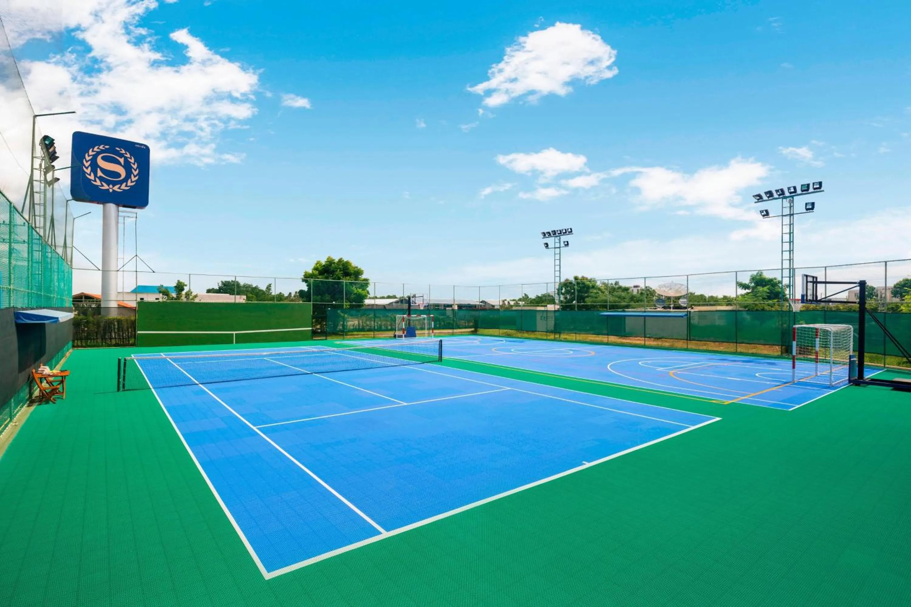 Tennis court in Sheraton Hua Hin Resort & Spa