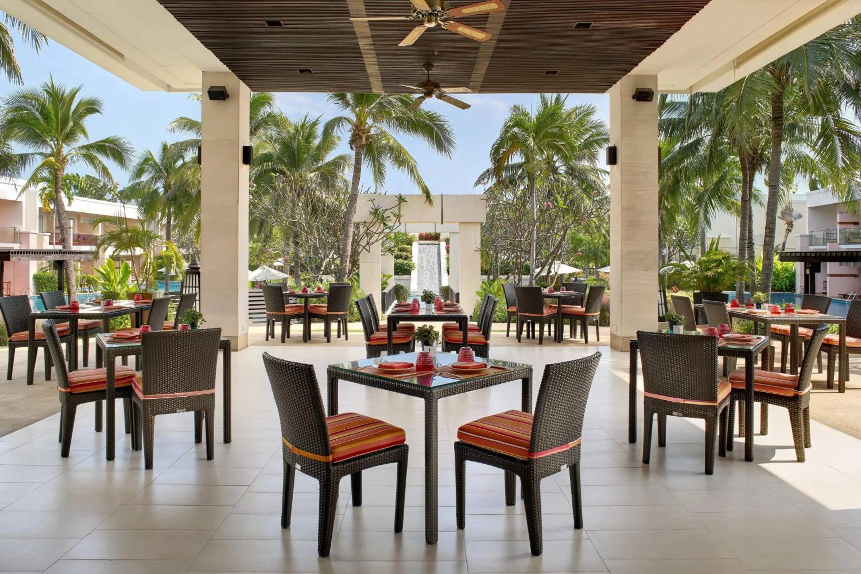 Swimming pool in Sheraton Hua Hin Resort & Spa