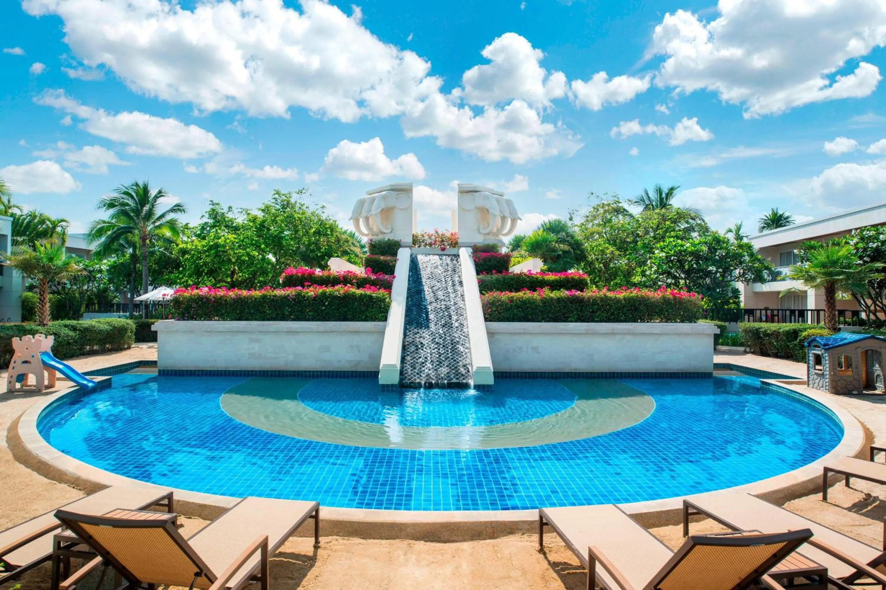 Swimming pool in Sheraton Hua Hin Resort & Spa