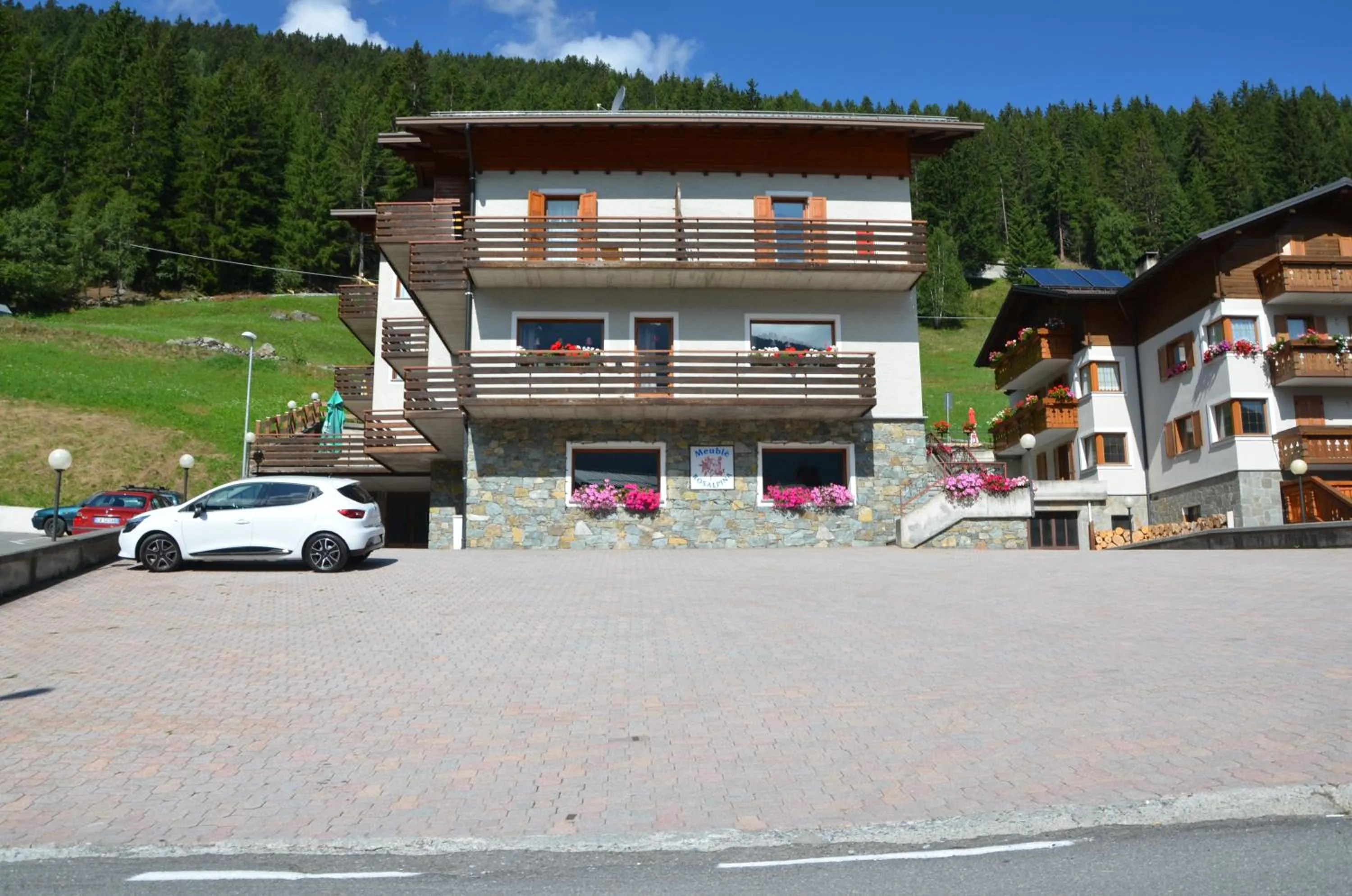 Facade/entrance in Meublè Rosalpina