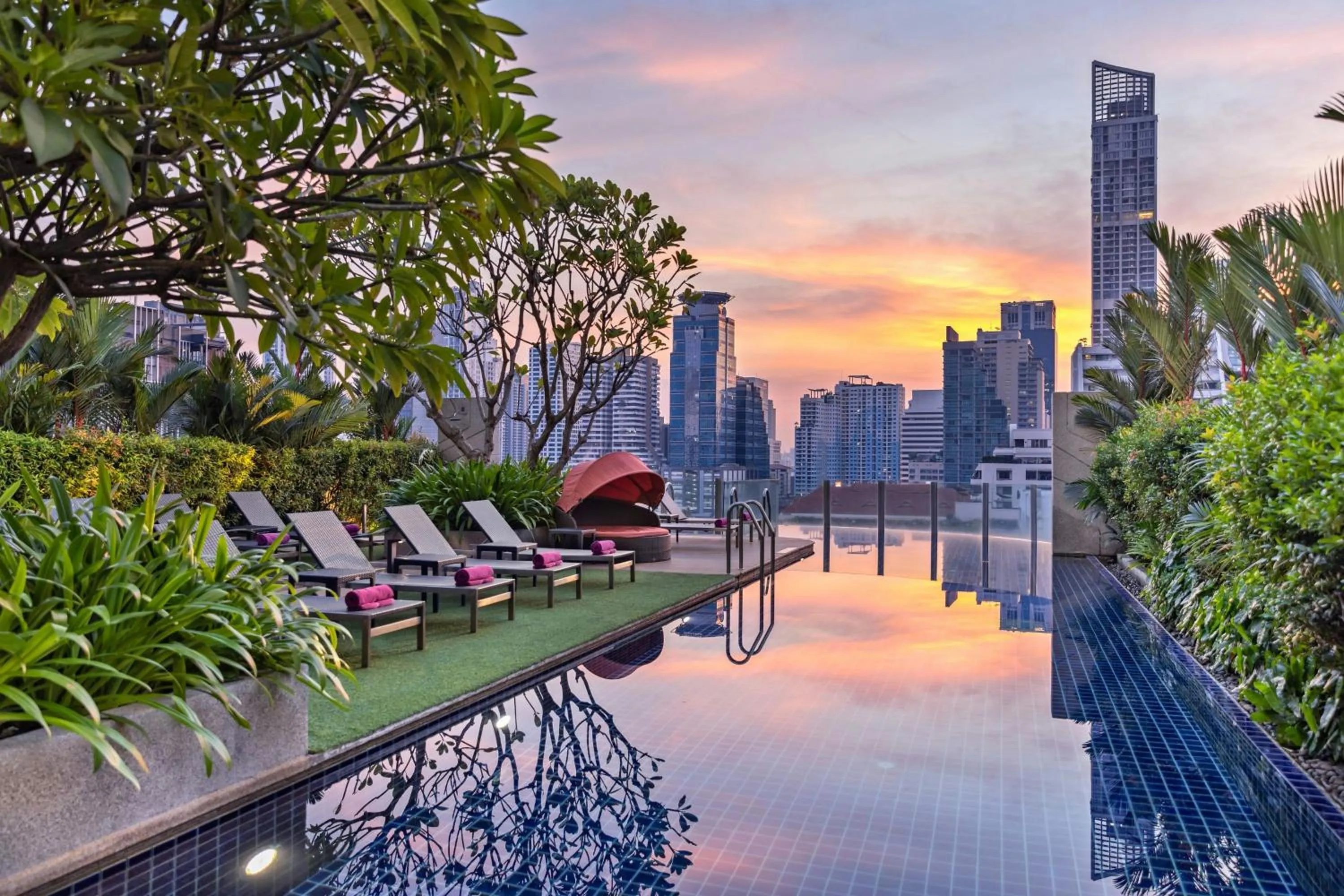Swimming pool in Aloft Bangkok - Sukhumvit 11