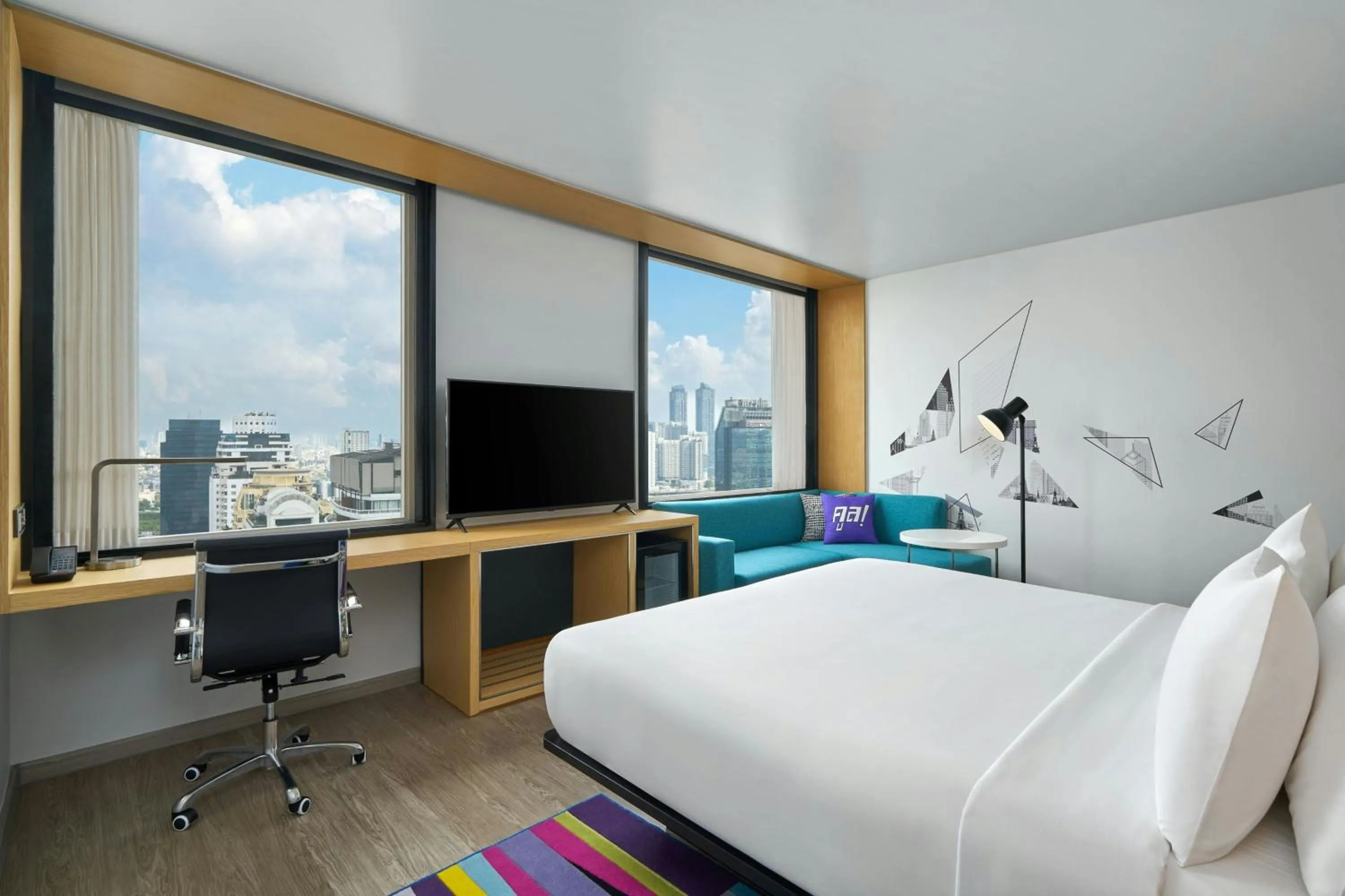 Photo of the whole room, Bed in Aloft Bangkok - Sukhumvit 11