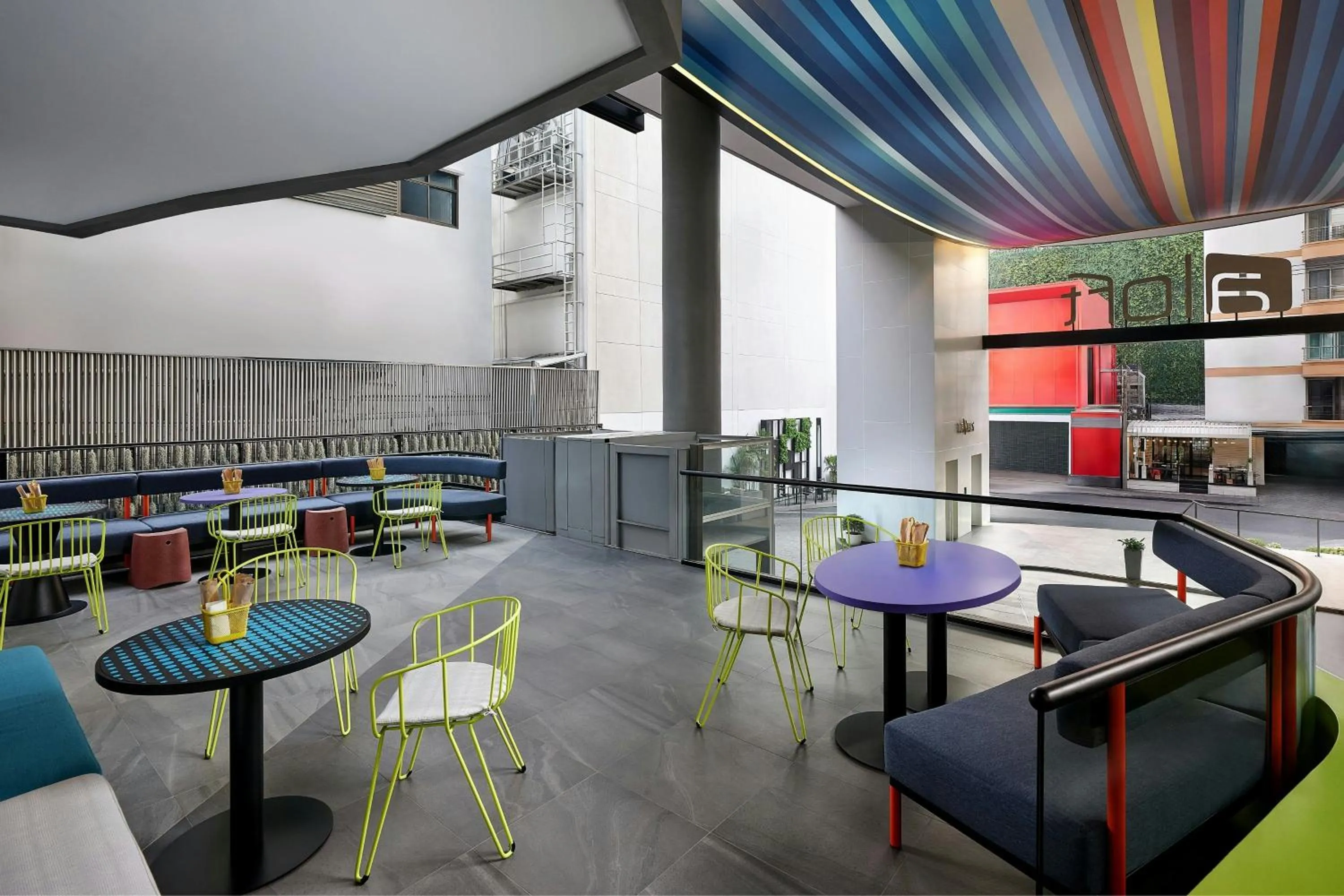 Lounge or bar in Aloft Bangkok - Sukhumvit 11