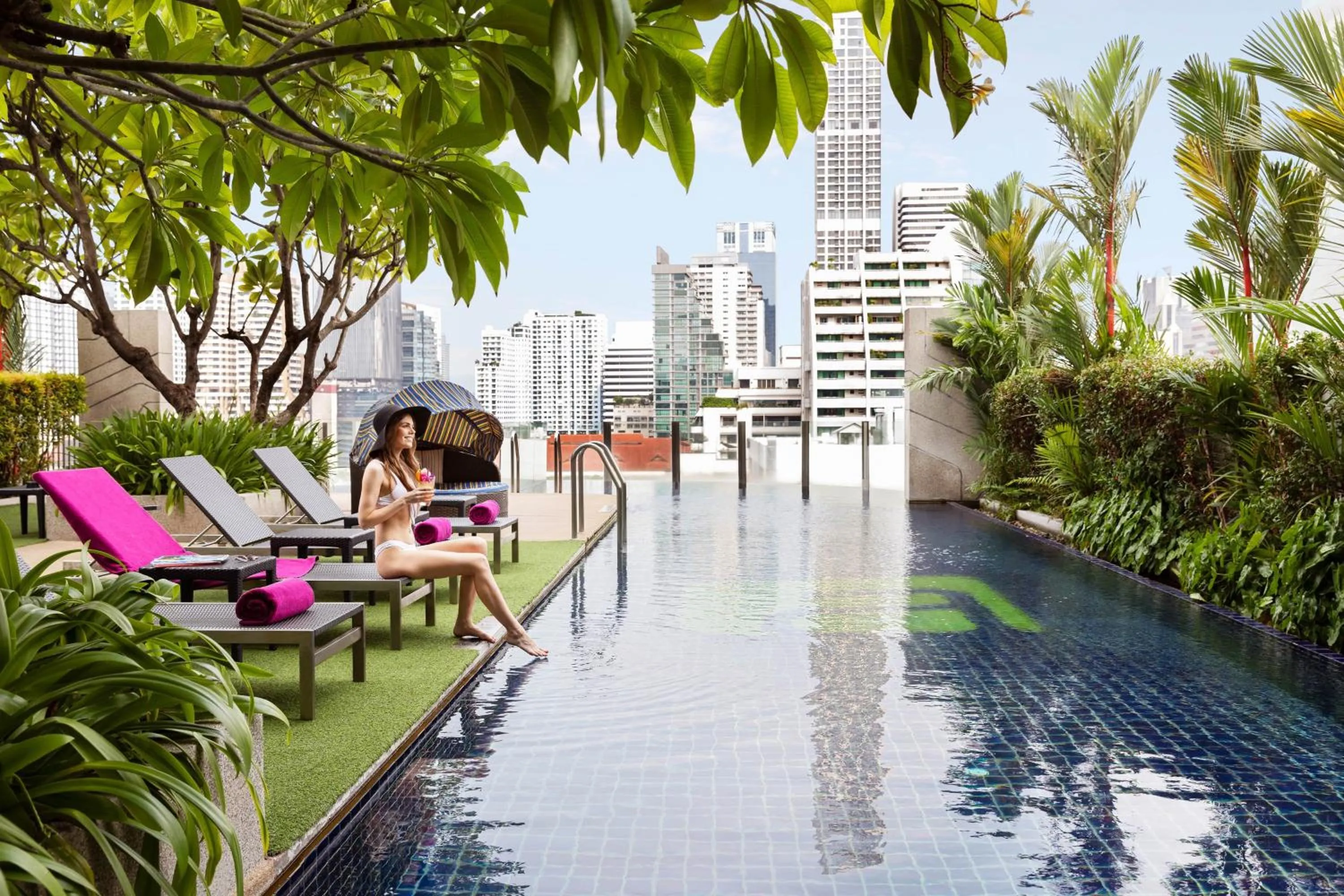 Swimming pool in Aloft Bangkok - Sukhumvit 11
