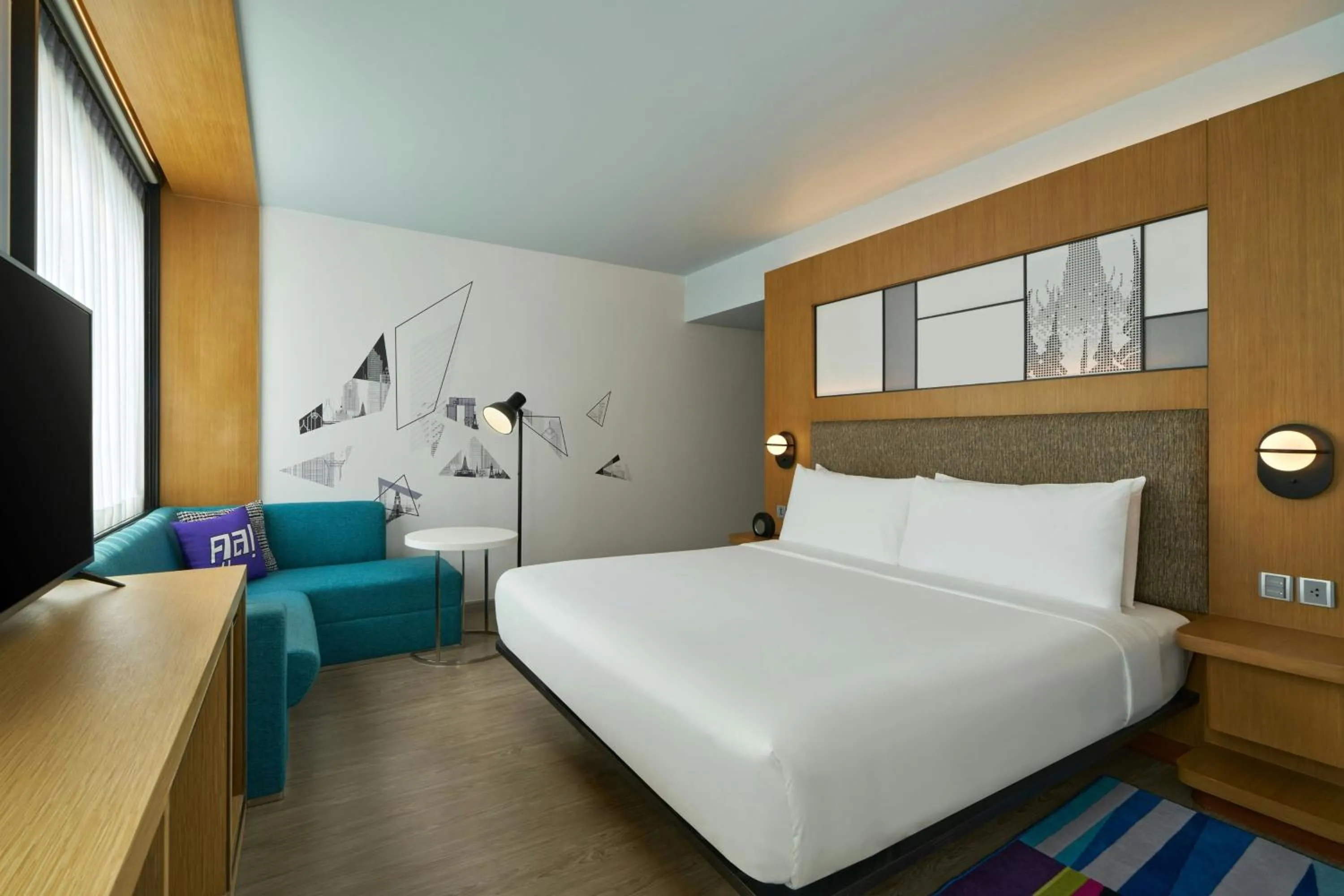 Photo of the whole room, Bed in Aloft Bangkok - Sukhumvit 11