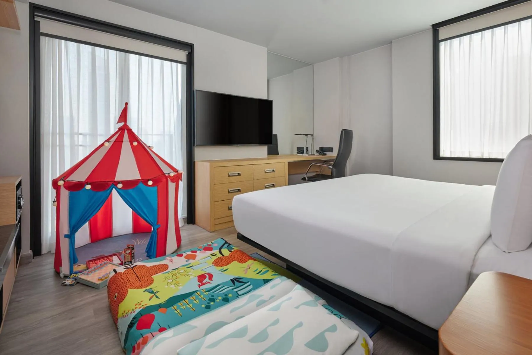 Guests, Bed in Aloft Bangkok - Sukhumvit 11