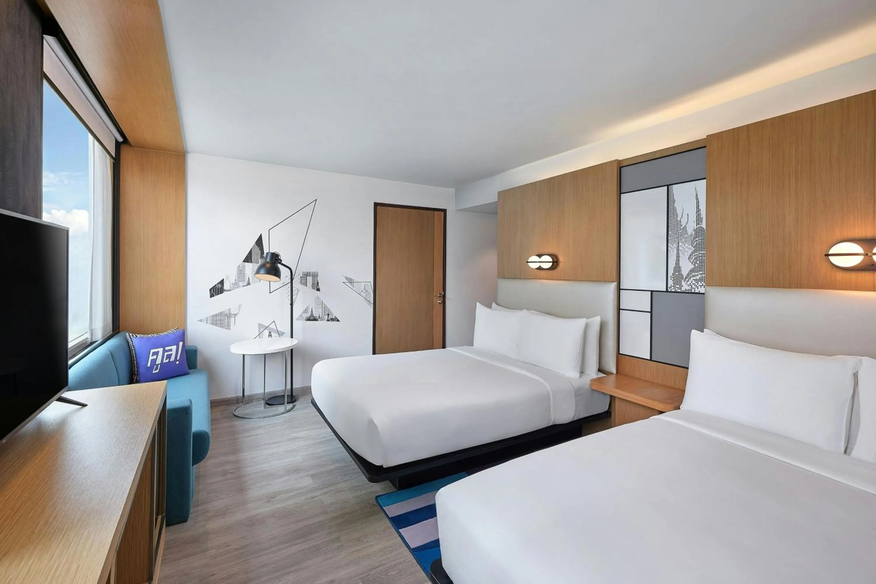 Photo of the whole room, Bed in Aloft Bangkok - Sukhumvit 11