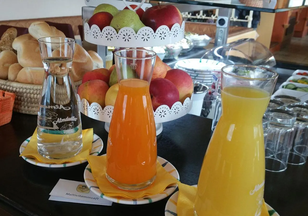 Breakfast in Hotel Blumauer