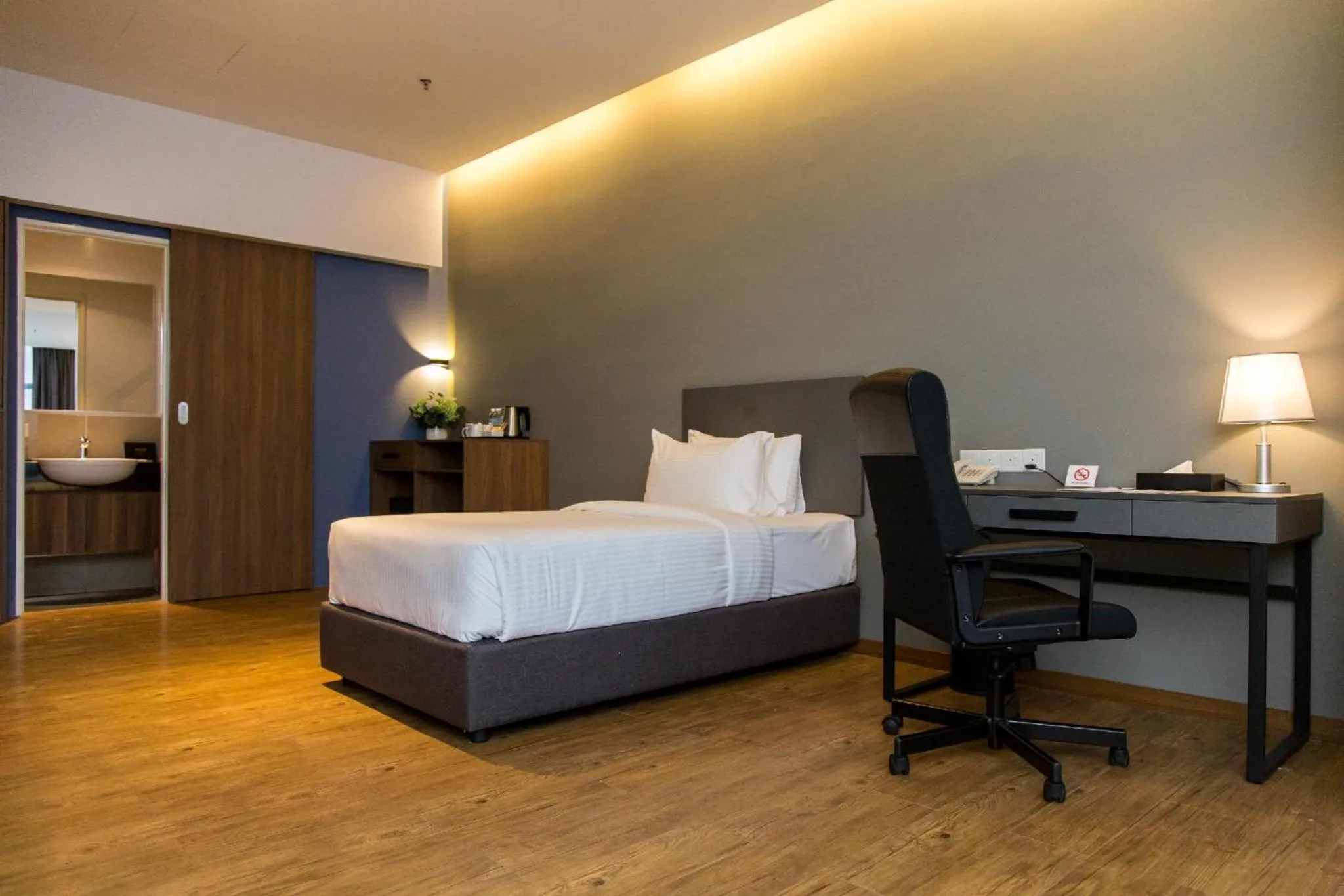 Bed in Imperial Regency Suites & Kuala Lumpur