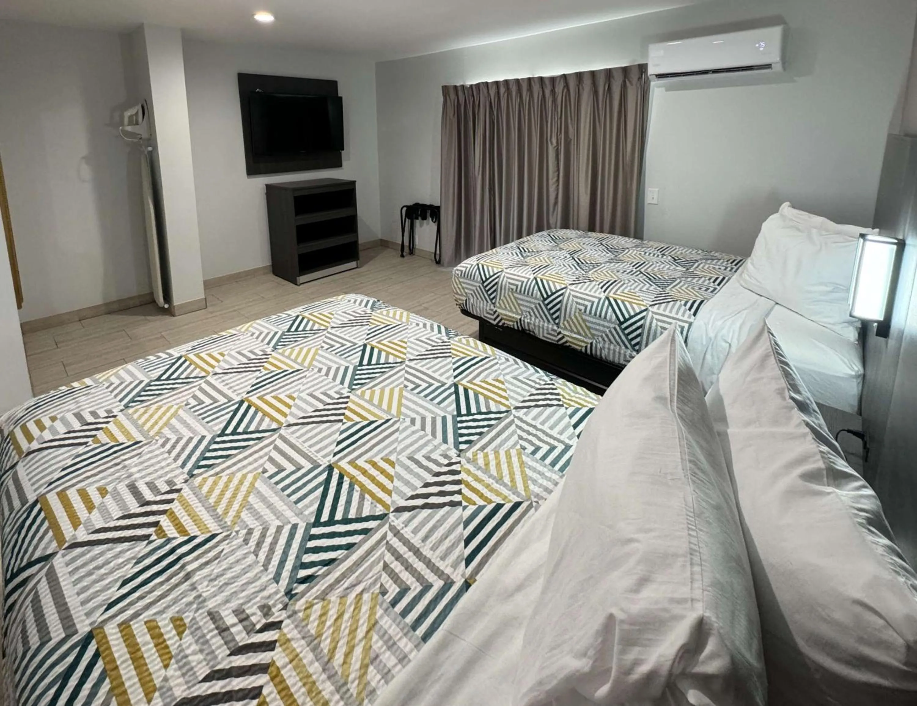 Bedroom, Bed in Studio 6-Englewood, FL