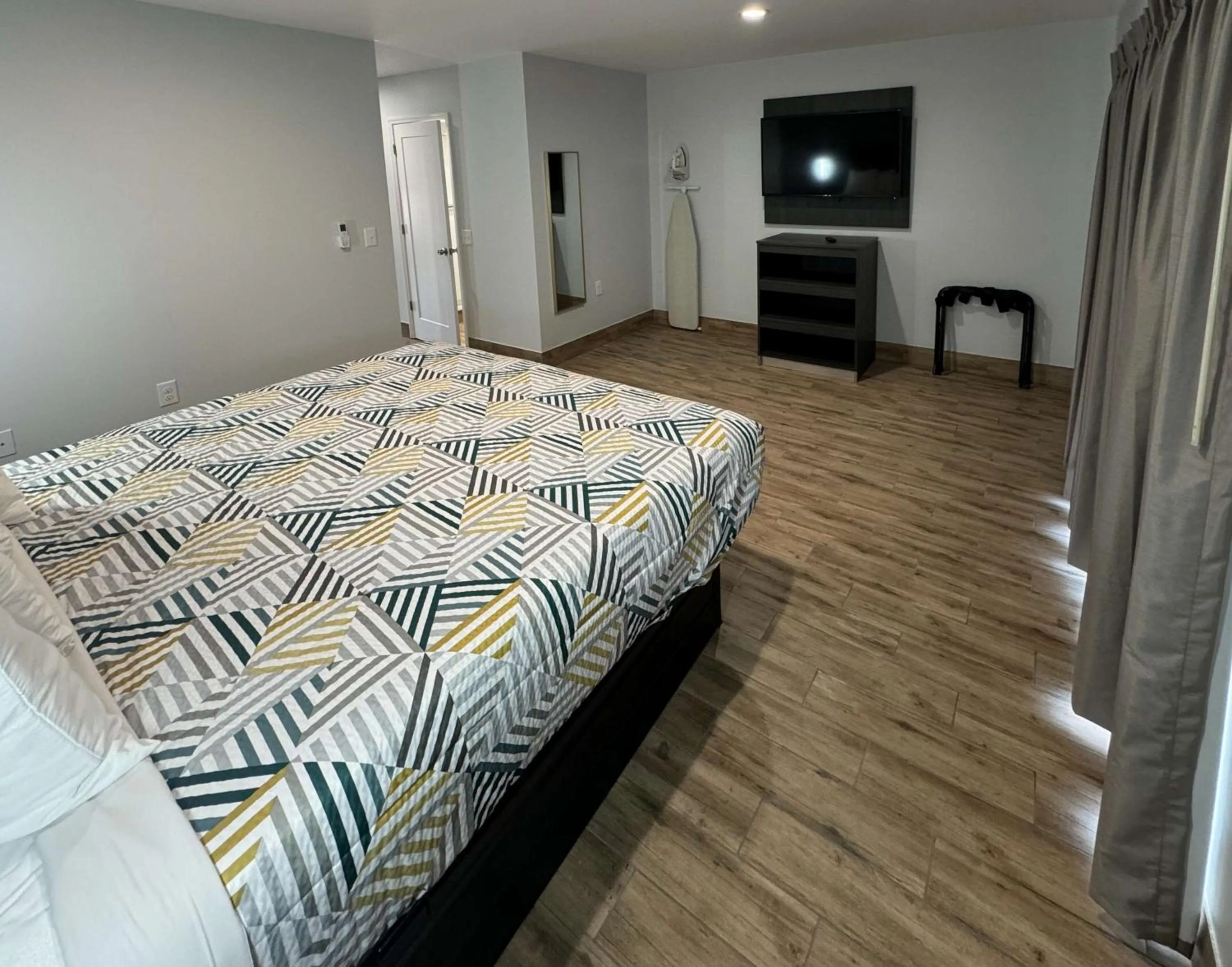 Bedroom, Bed in Studio 6-Englewood, FL