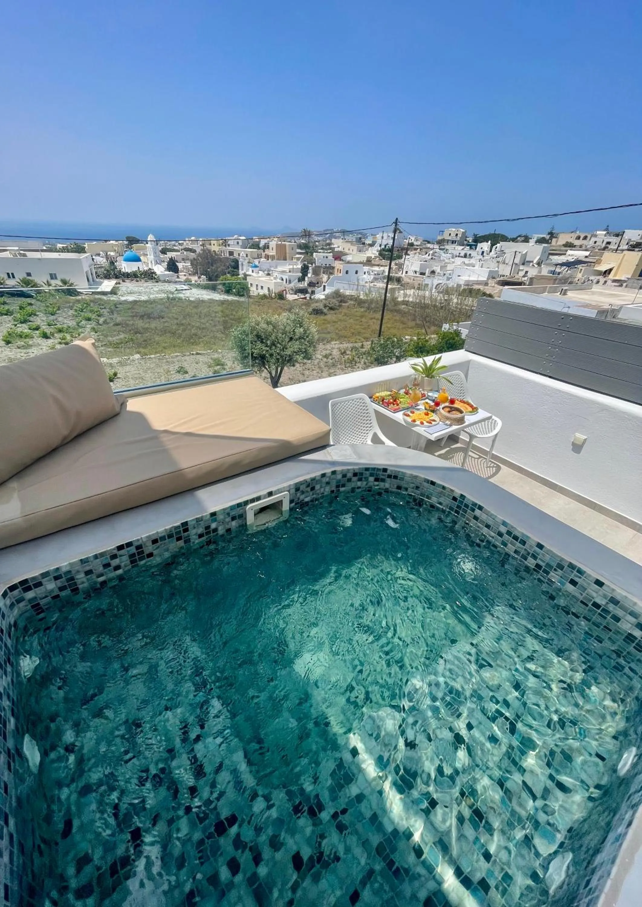 Hot Tub in White Harmony Suites