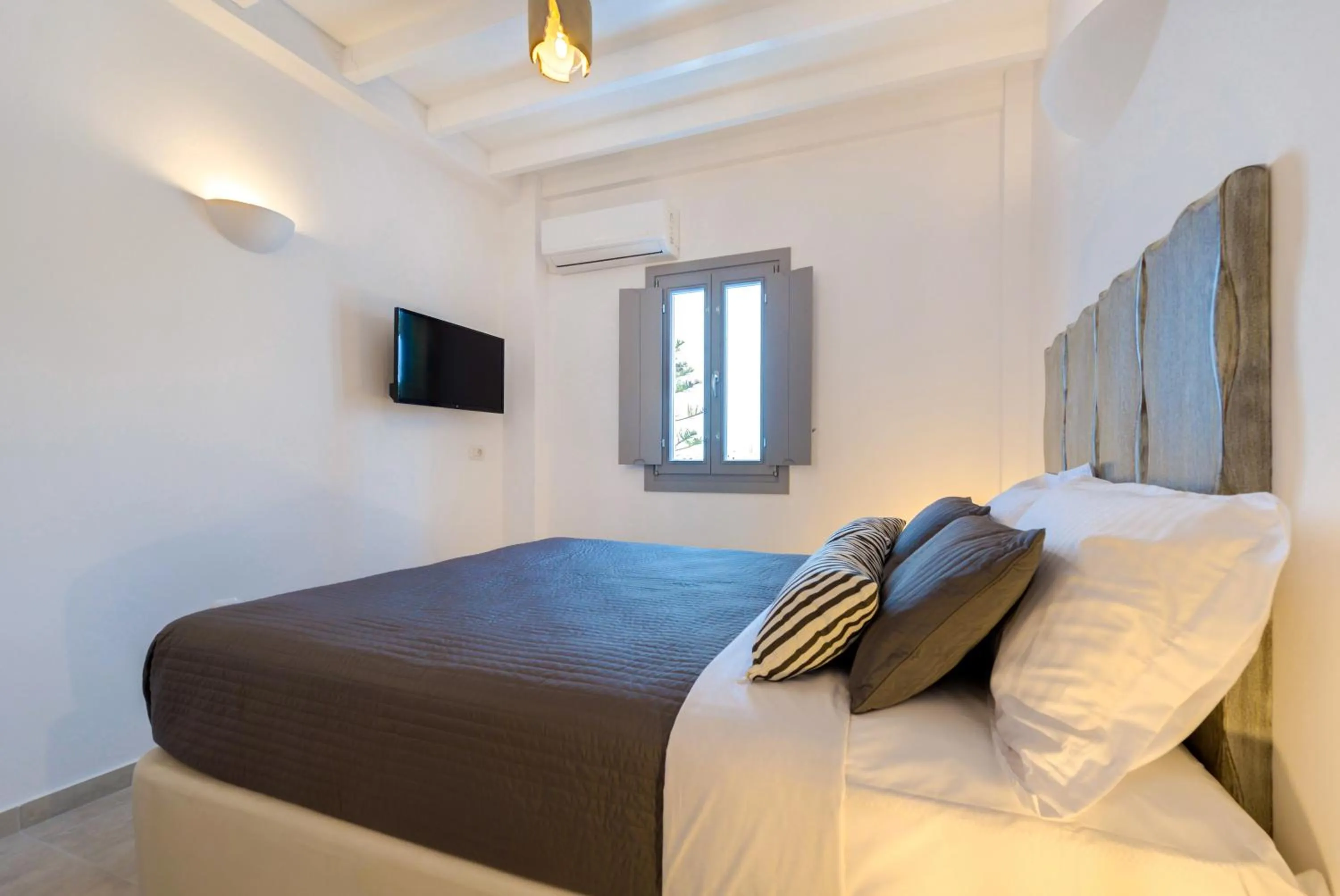 Bed in White Harmony Suites