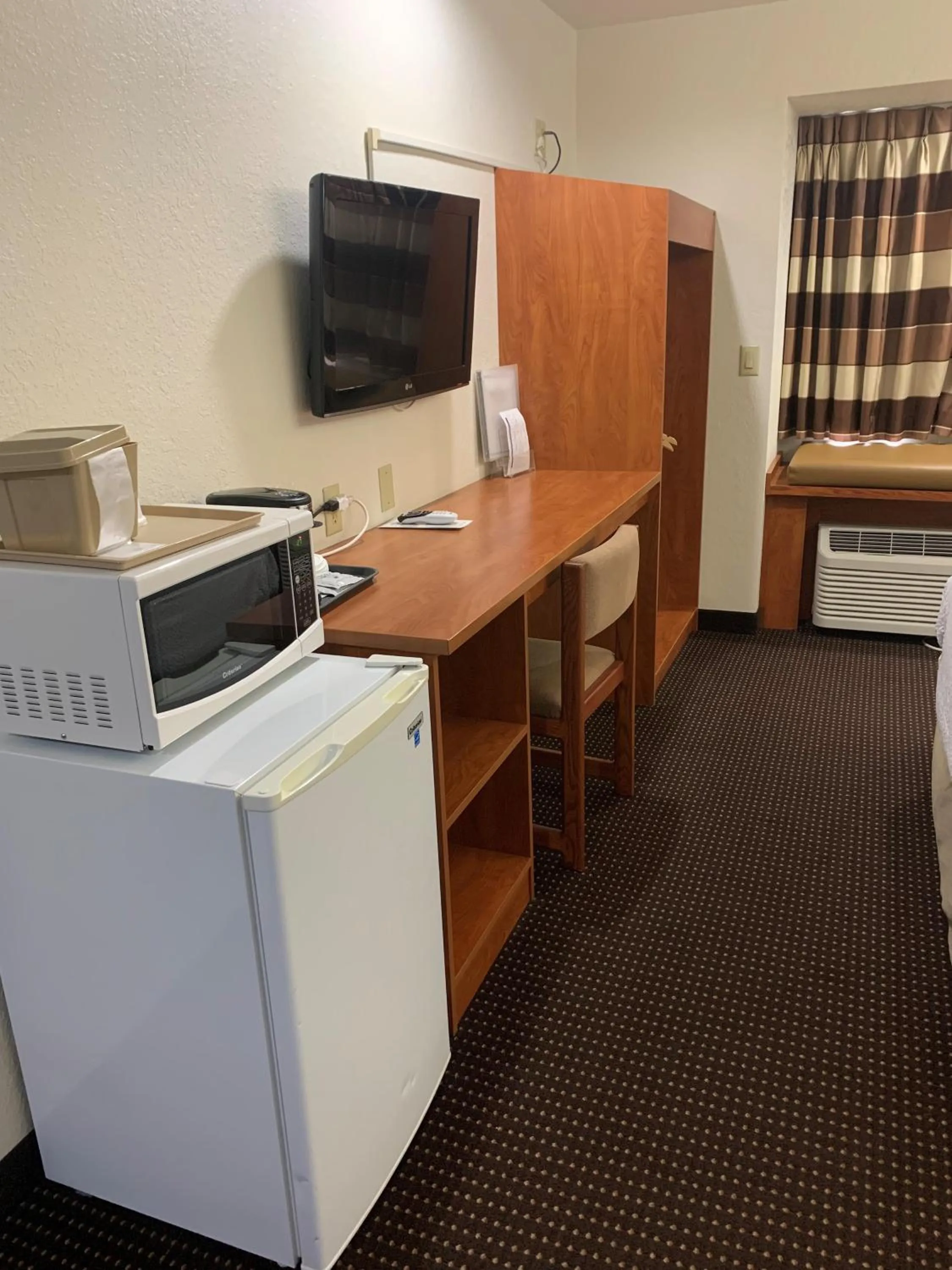 TV and multimedia, Bed in Microtel Inn & Suites by Wyndham Rice Lake
